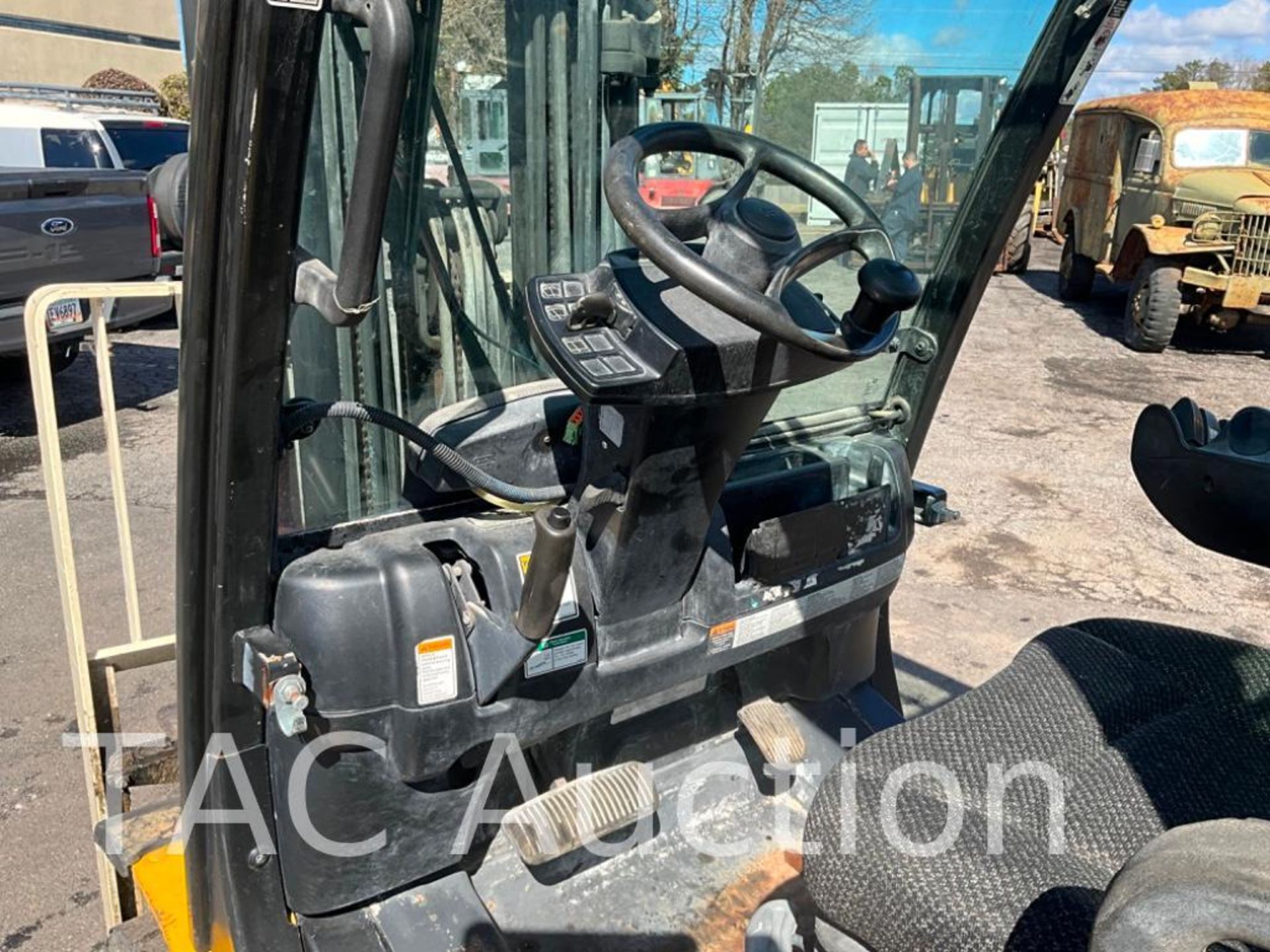 Yale GLP070 7,000lb Forklift - Image 11 of 36