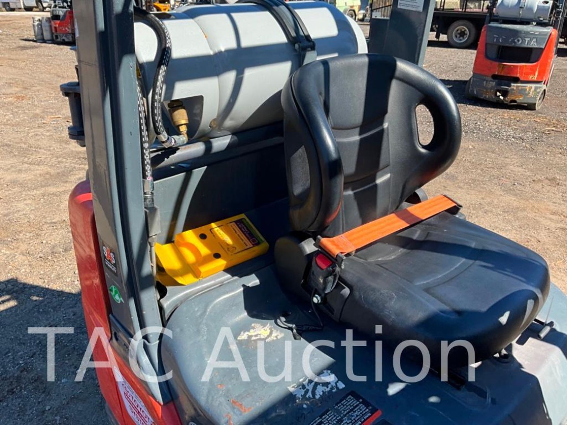 2015 Toyota 8FGCU25 5000lb Forklift - Image 17 of 30