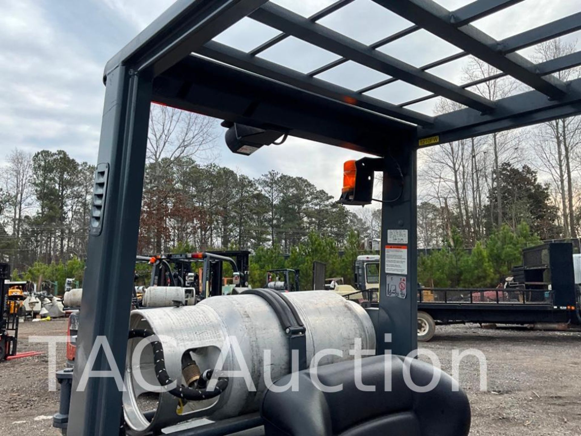 2010 Toyota 8FGCU20 4000lb Forklift - Image 14 of 33