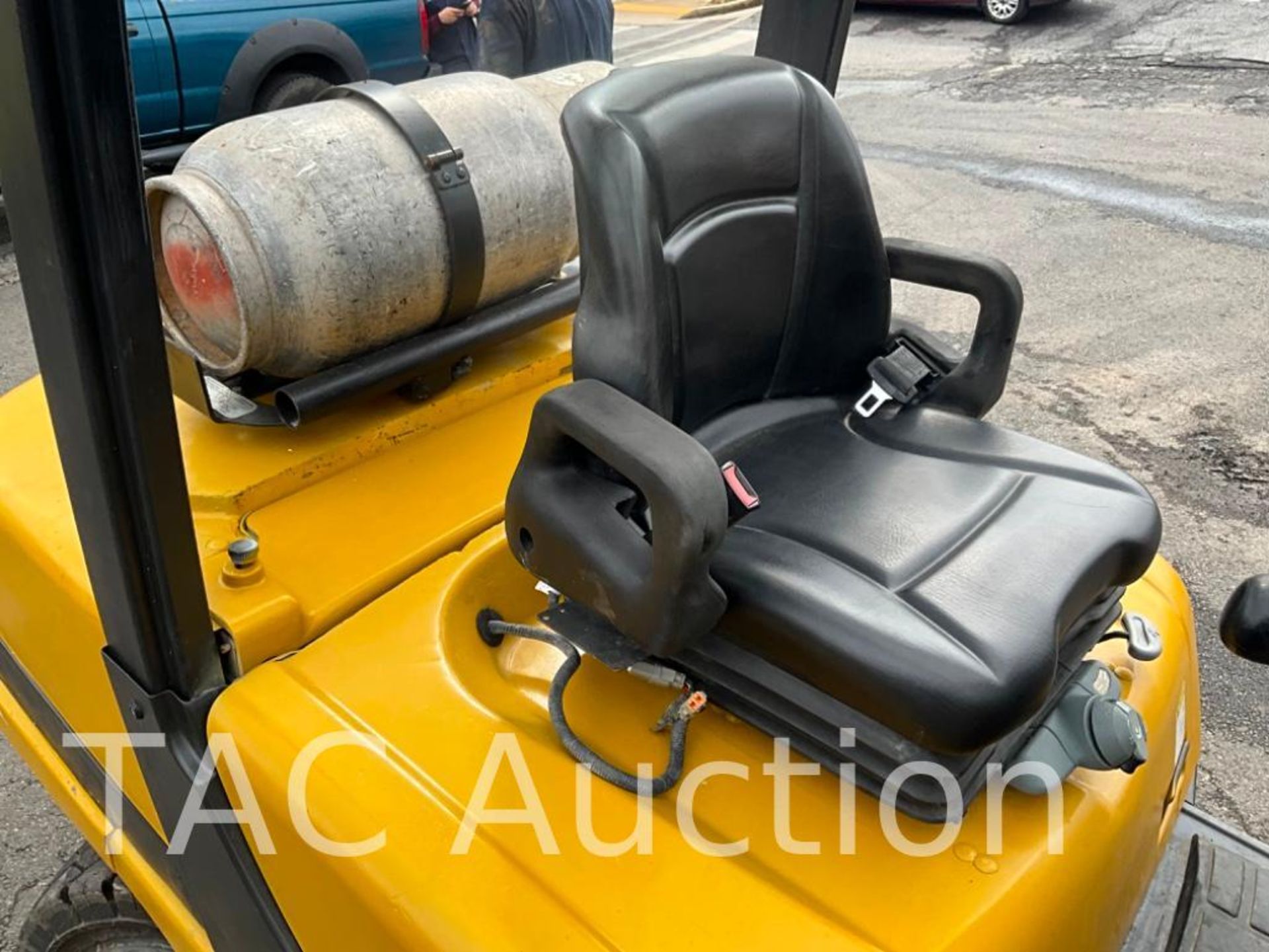 Yale GLP070 7,000lb Forklift - Image 13 of 34