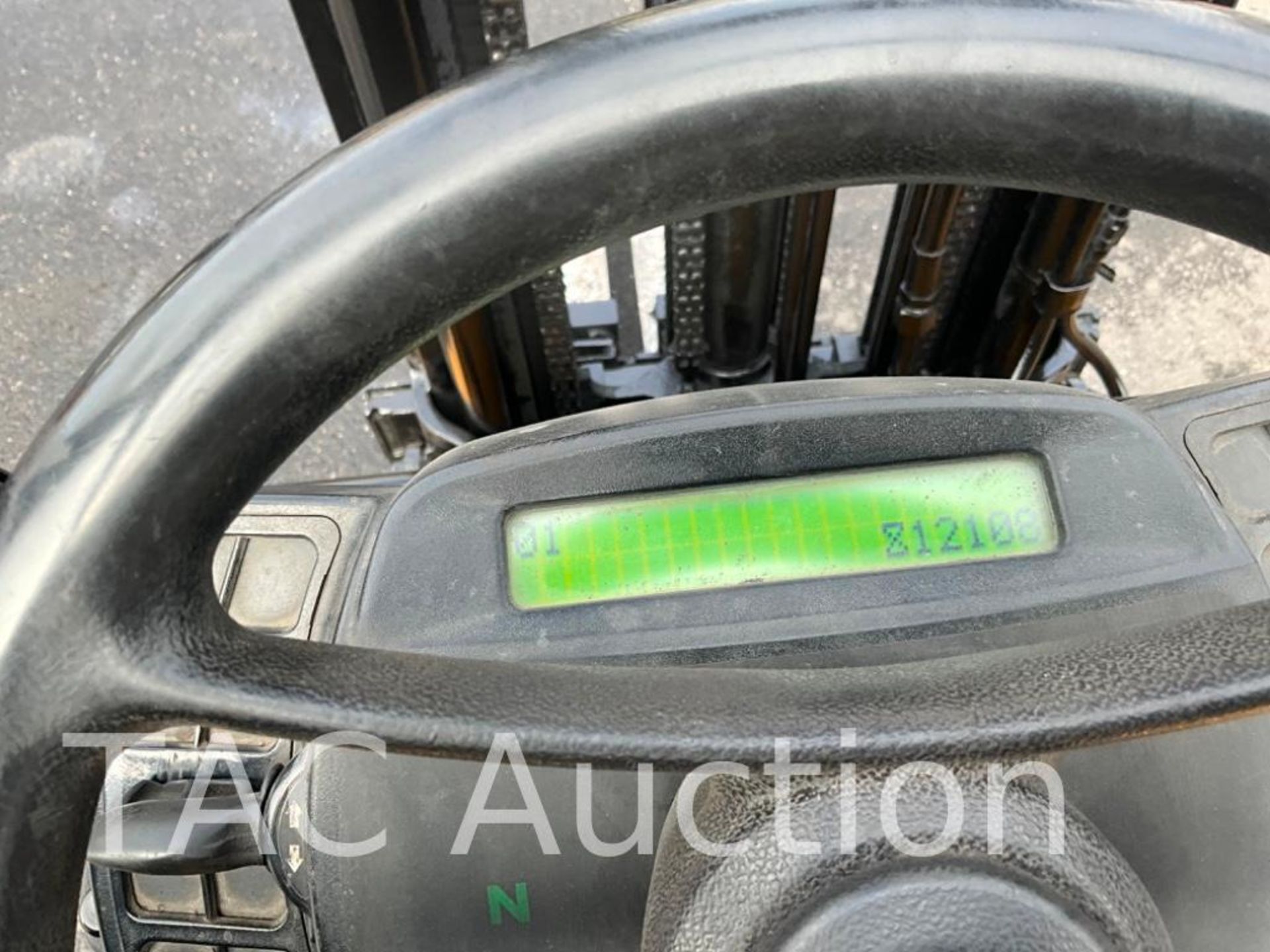 2011 Yale GLC050 5000lb Forklift - Image 33 of 33