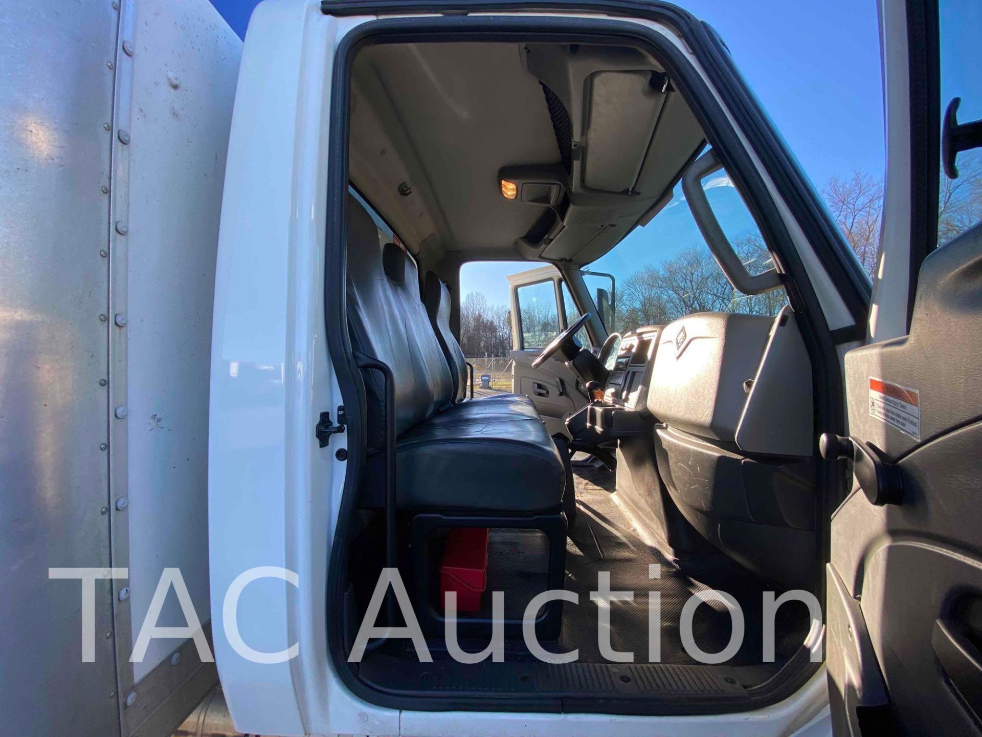 2017 International Durastar 4300 26ft Box Truck - Image 18 of 64