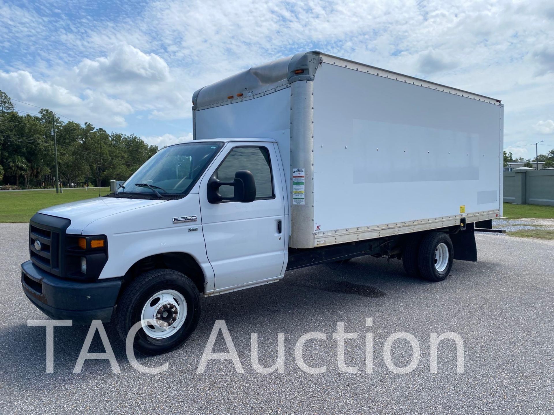 2014 Ford Econoline E-350 16ft Box Truck