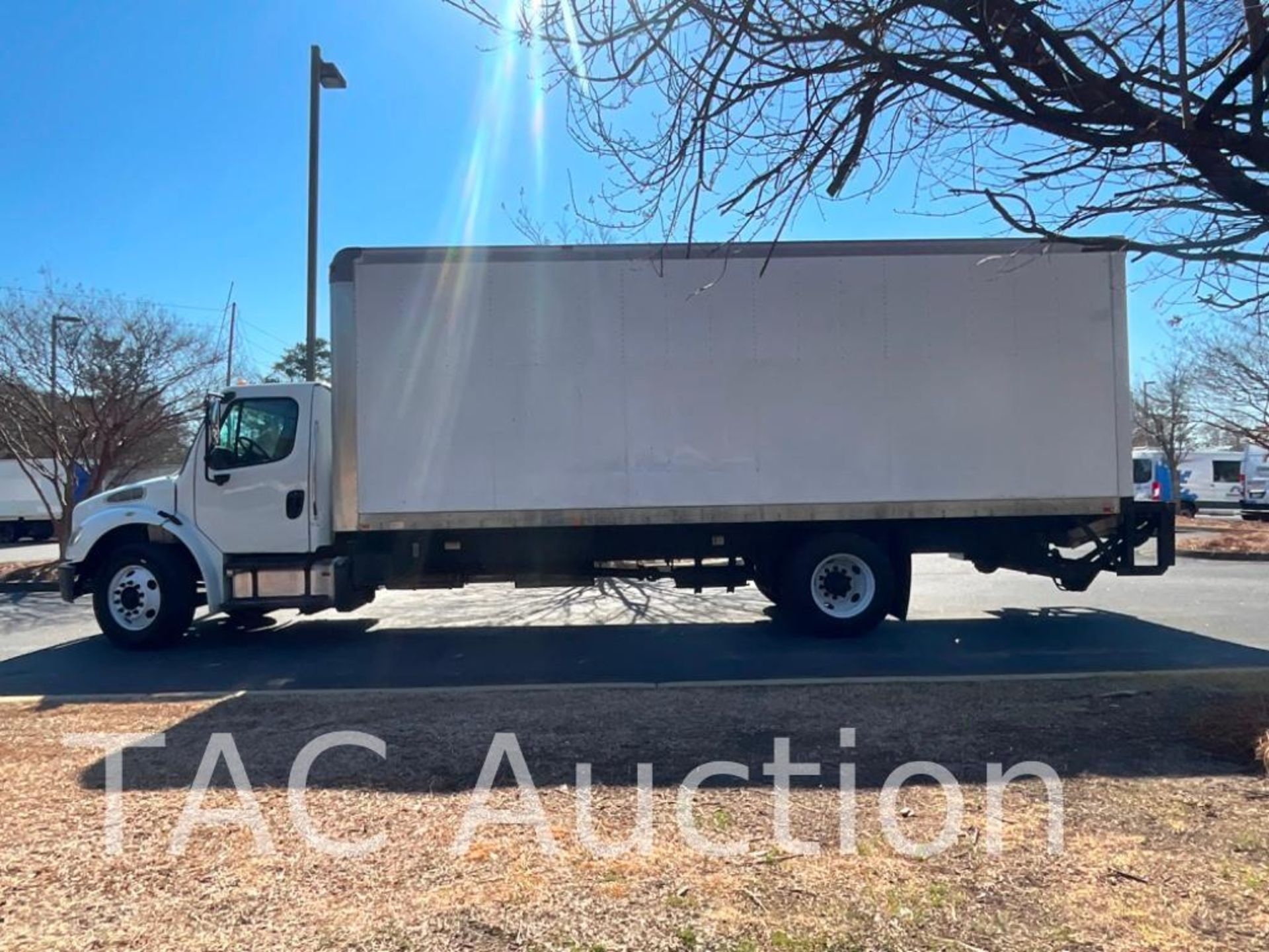 2013 Freightliner M2106 26ft Box Truck - Image 2 of 58