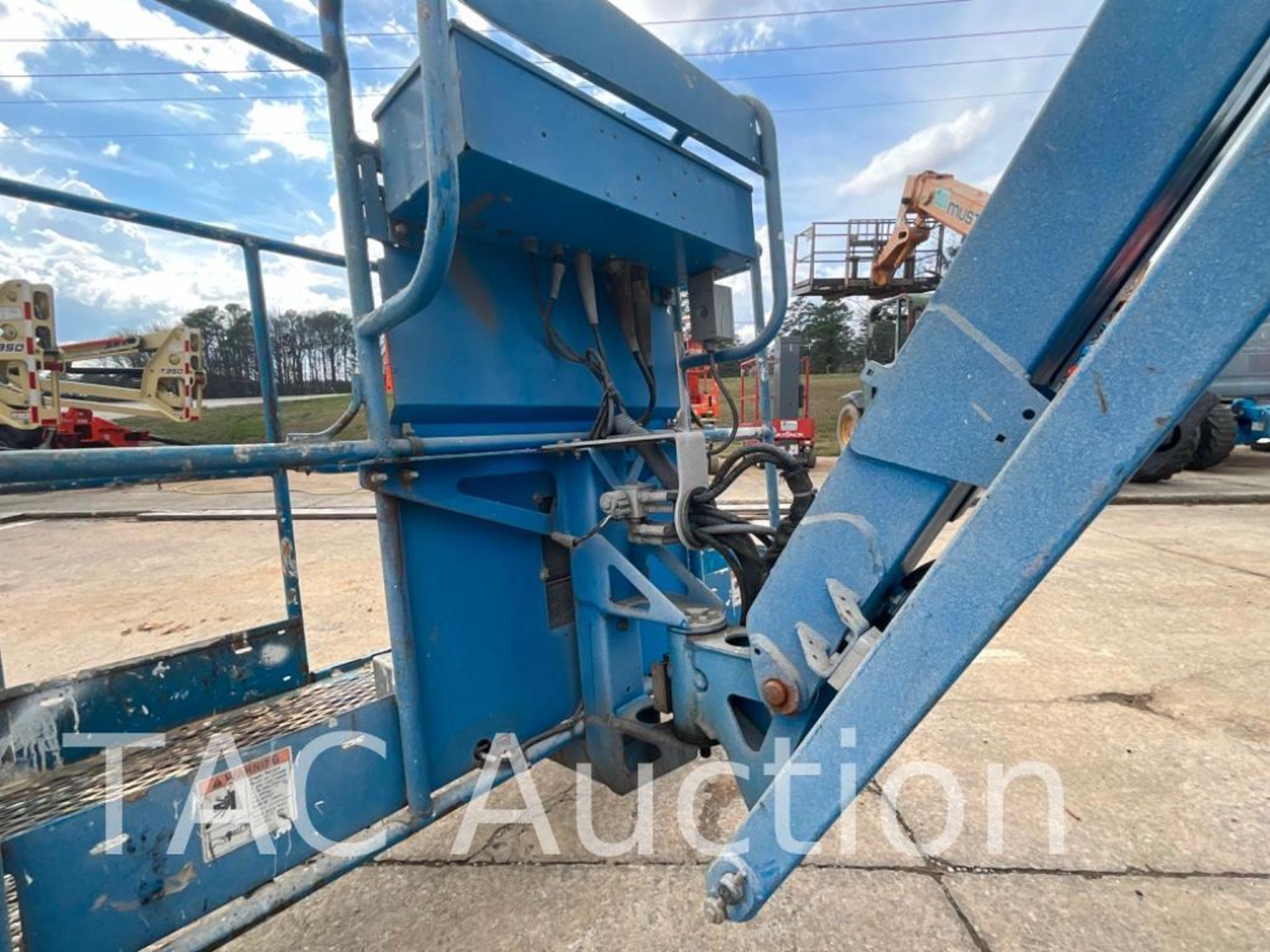 2012 Genie Z45/25J RT 4X4 Articulated Boom Lift - Image 20 of 51