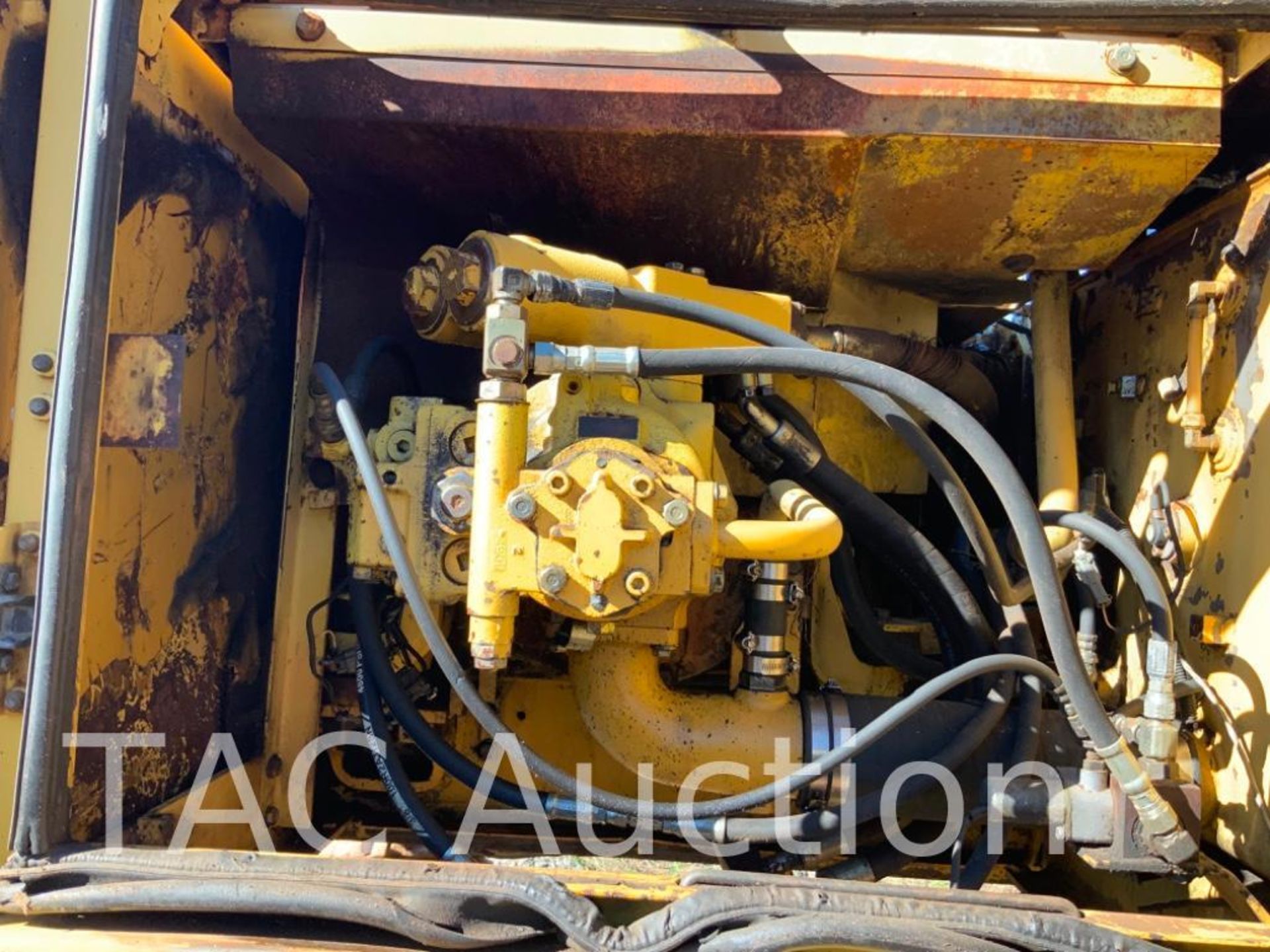 Komatsu PC250LC Hydraulic Excavator - Image 37 of 48