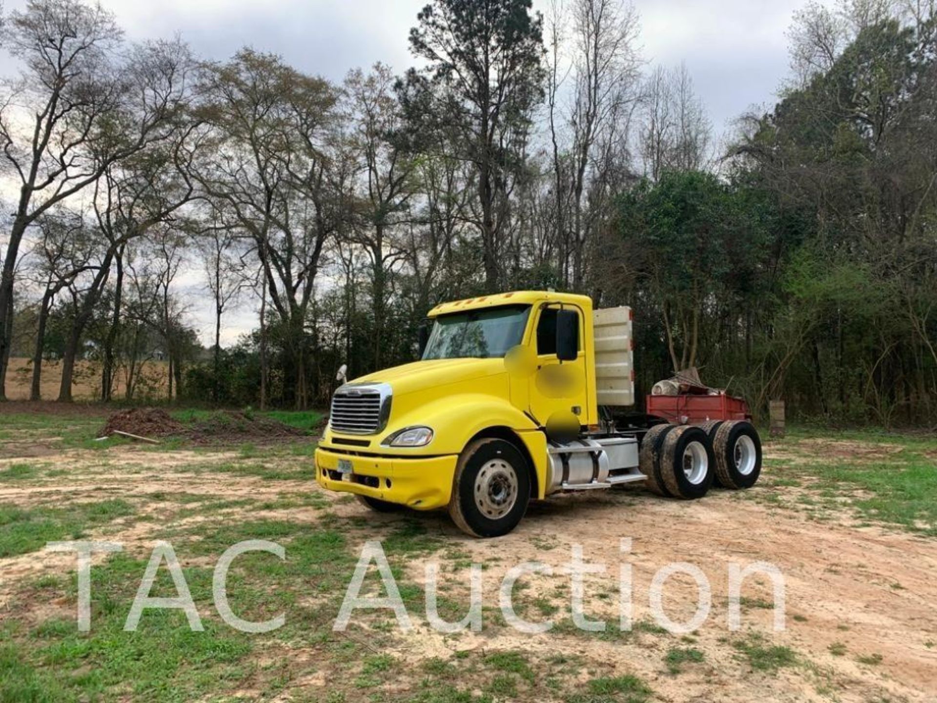 2015 Freightliner Columbia Day Cab