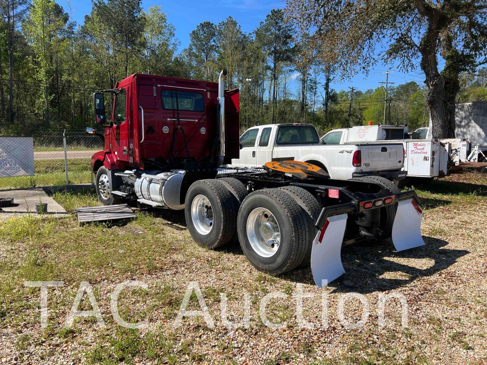 2016 Volvo VNL Day Cab - Image 3 of 55