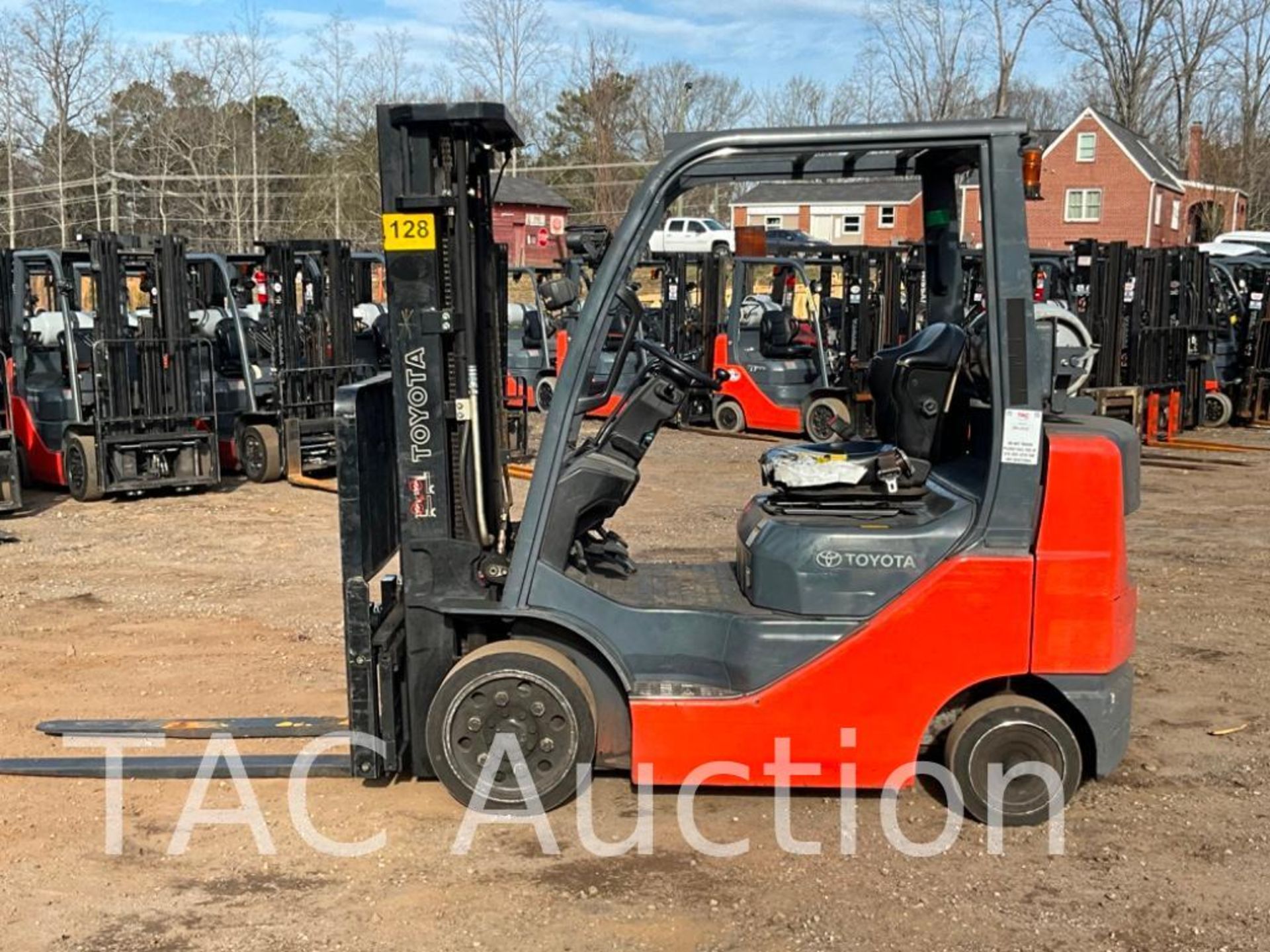 2017 Toyota 8FGCU25 5000lb Forklift - Image 2 of 33