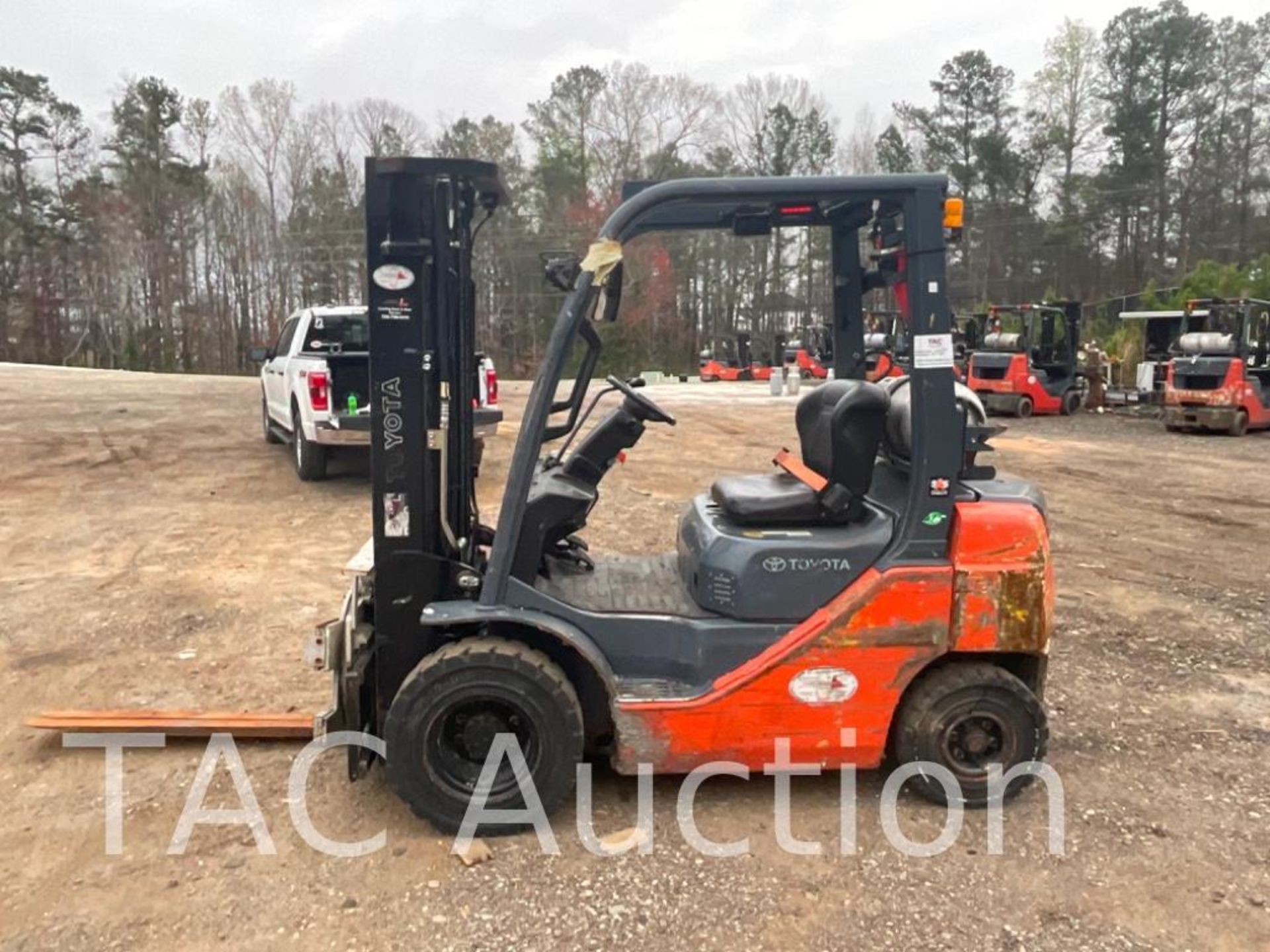 2018 Toyota 8FGU20 4000lb Forklift - Image 2 of 28