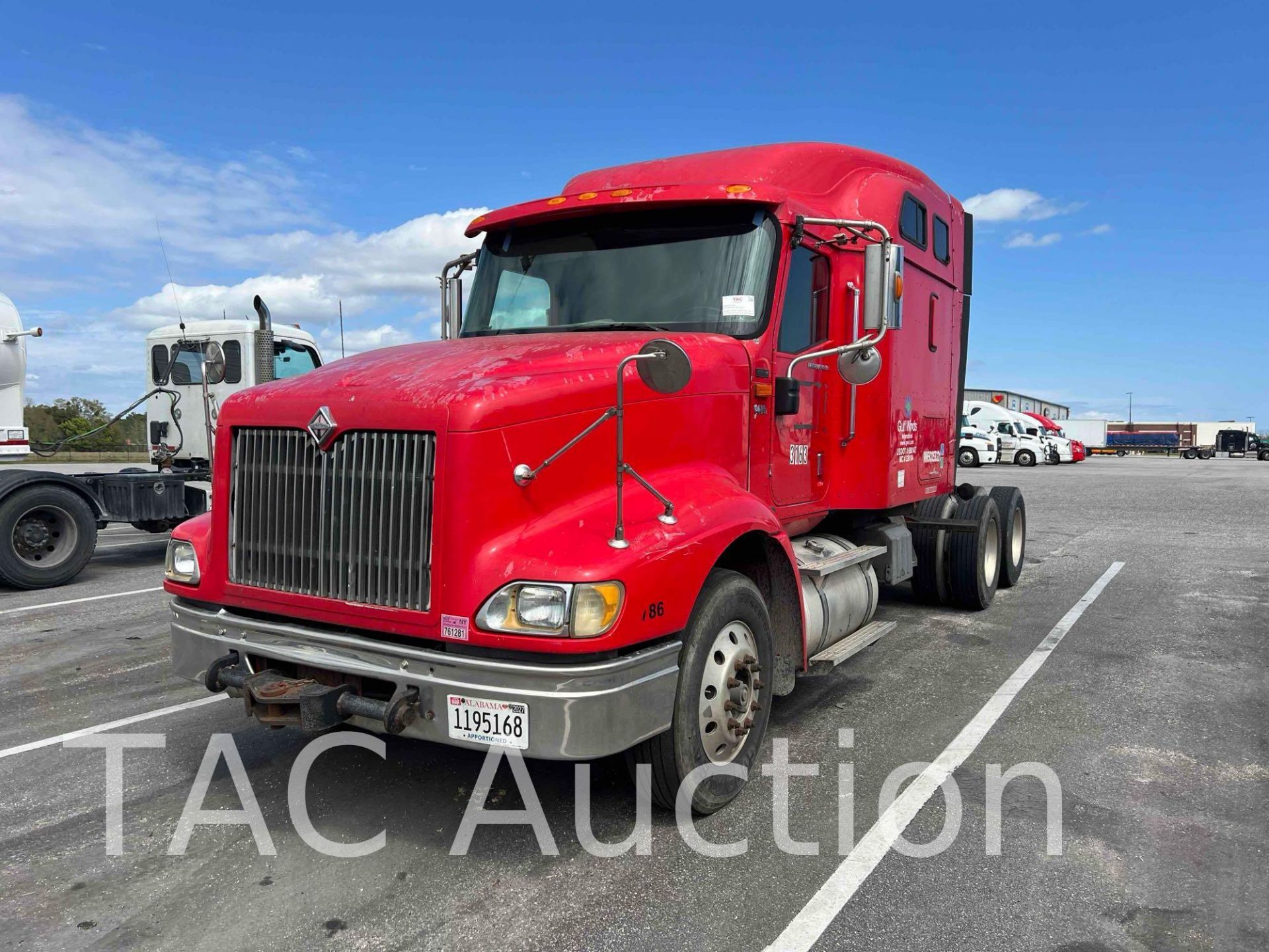 2005 International 9400i Sleeper Truck