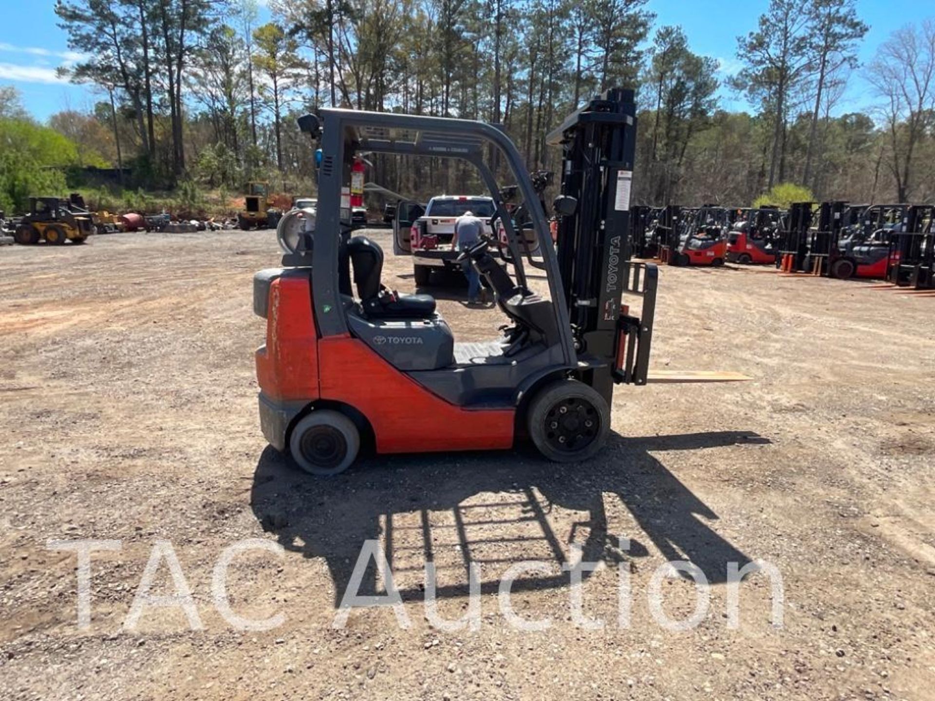 2017 Toyota 8FGCU25 LP 5000lb Forklift - Image 6 of 24