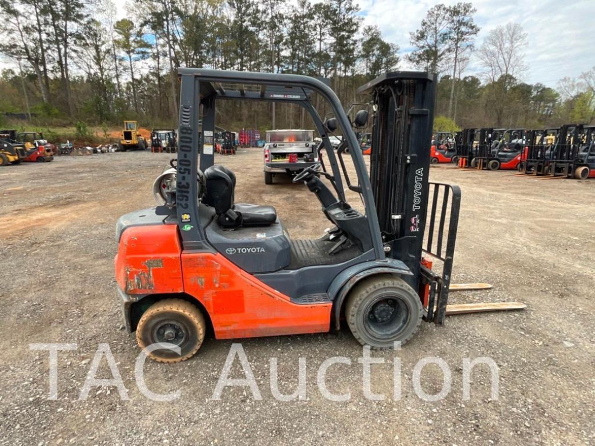 2015 Toyota 8FGU25 5000lb Forklift - Image 6 of 22