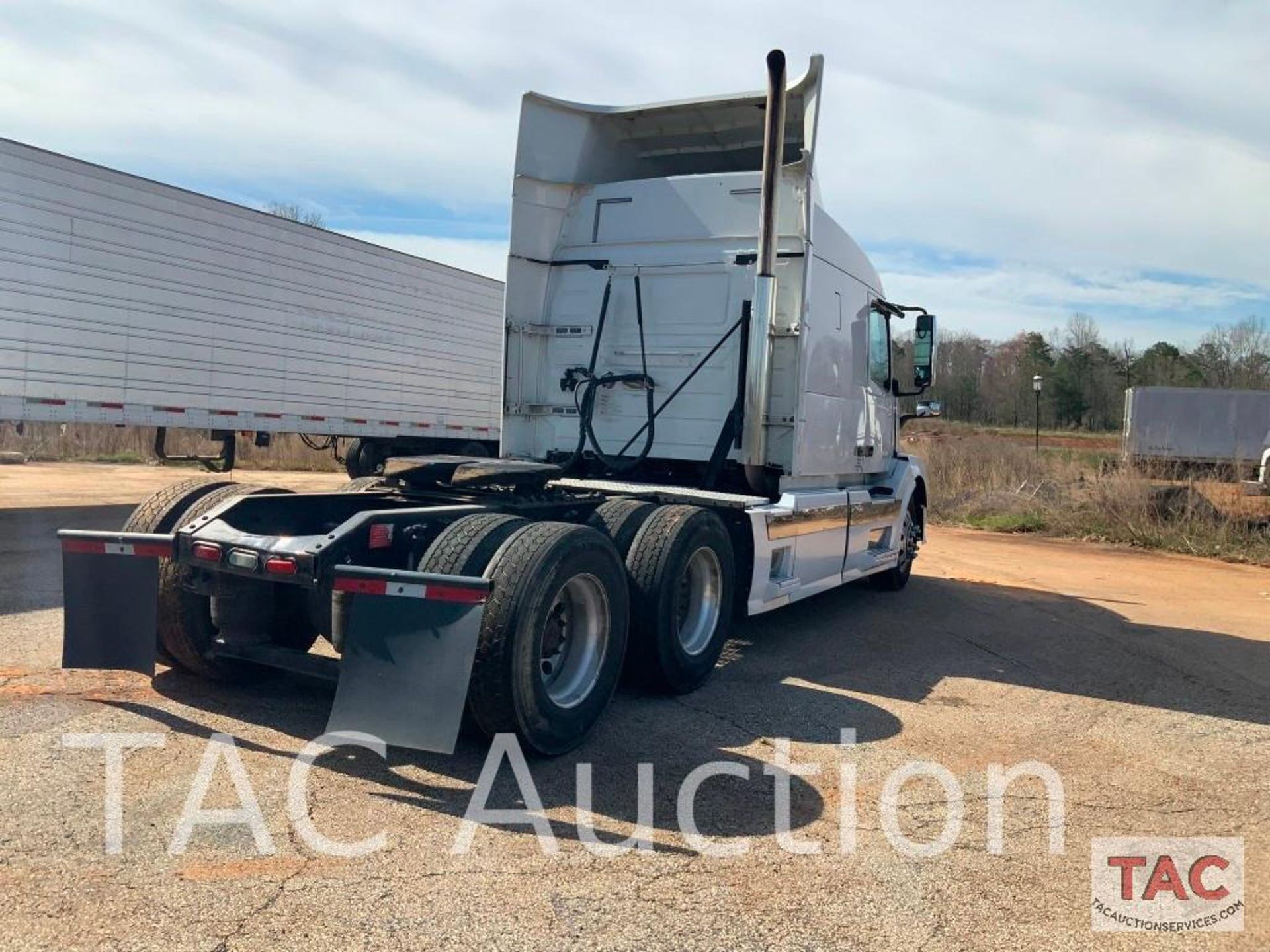 2014 Volvo VNL Sleeper Truck - Image 5 of 65