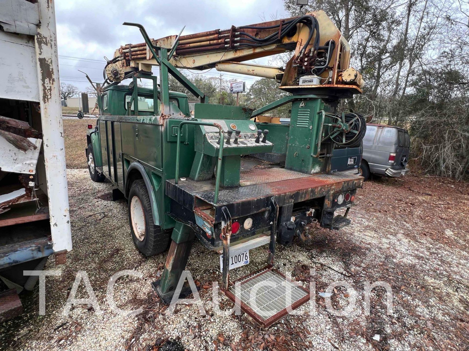 1986 International 1954 Digger Derrick - Image 2 of 42