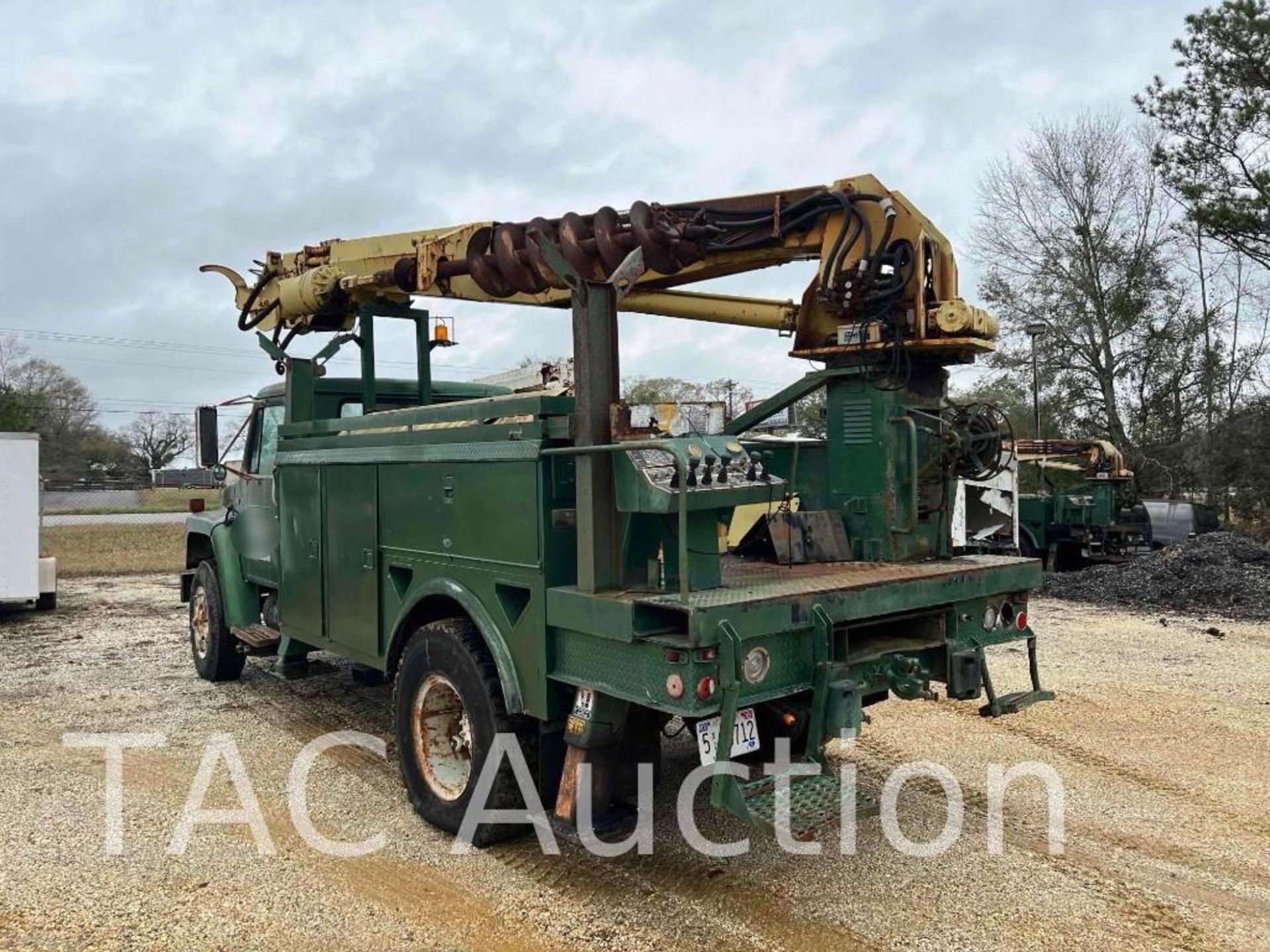 1987 International 1954 Digger Derrick - Image 3 of 52