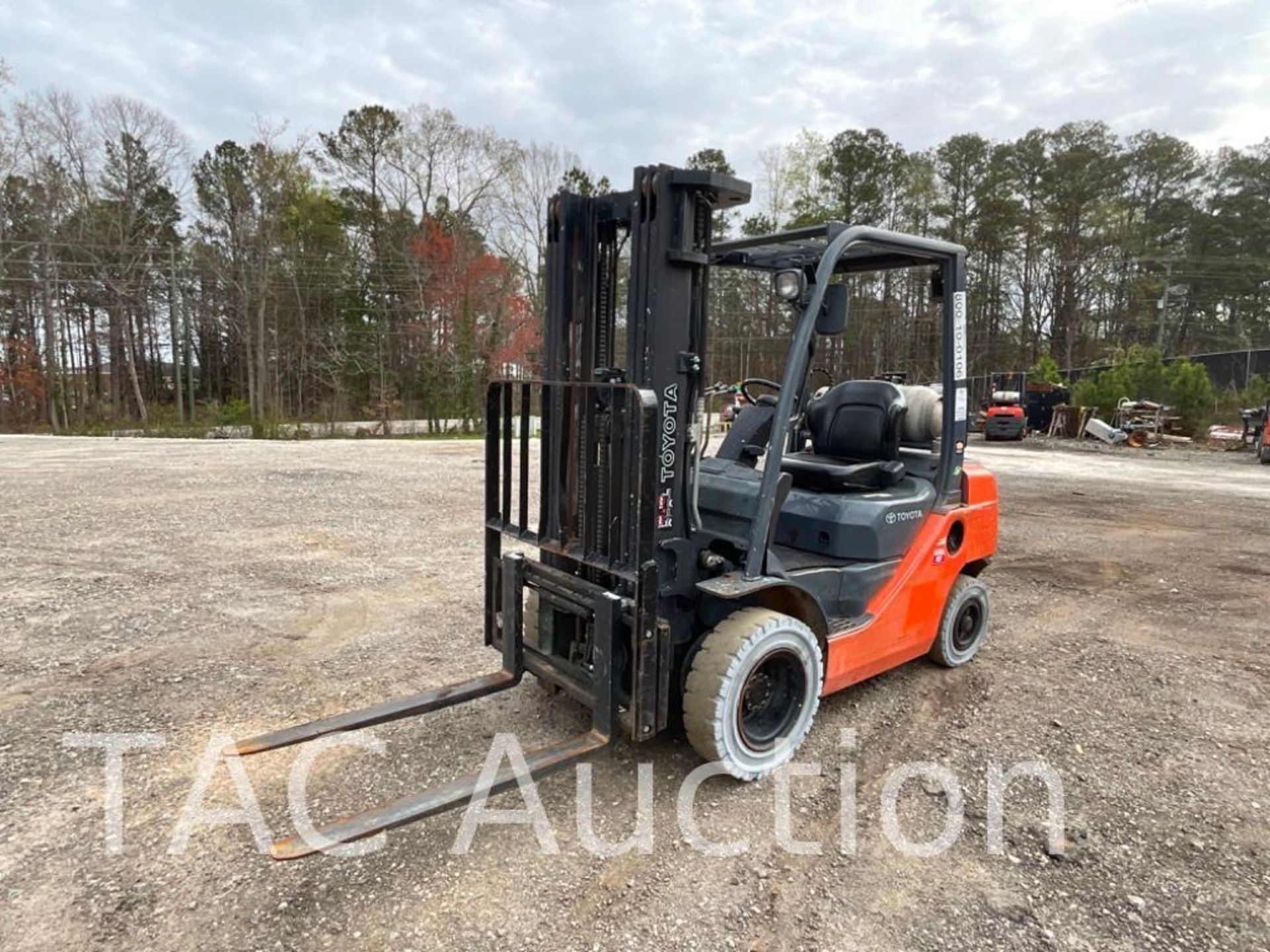 2016 Toyota 8FGU25 5000lb Forklift