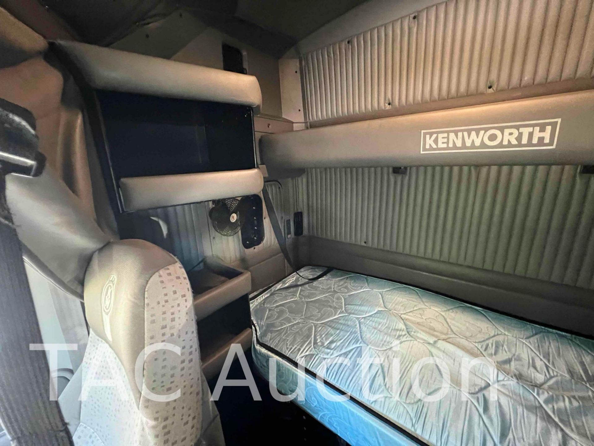 2015 Kenworth T680 Sleeper Truck - Image 31 of 70