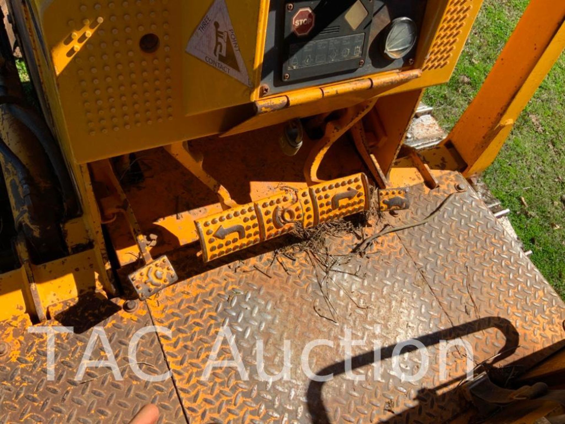 John Deere 550G Crawler Dozer - Image 18 of 36