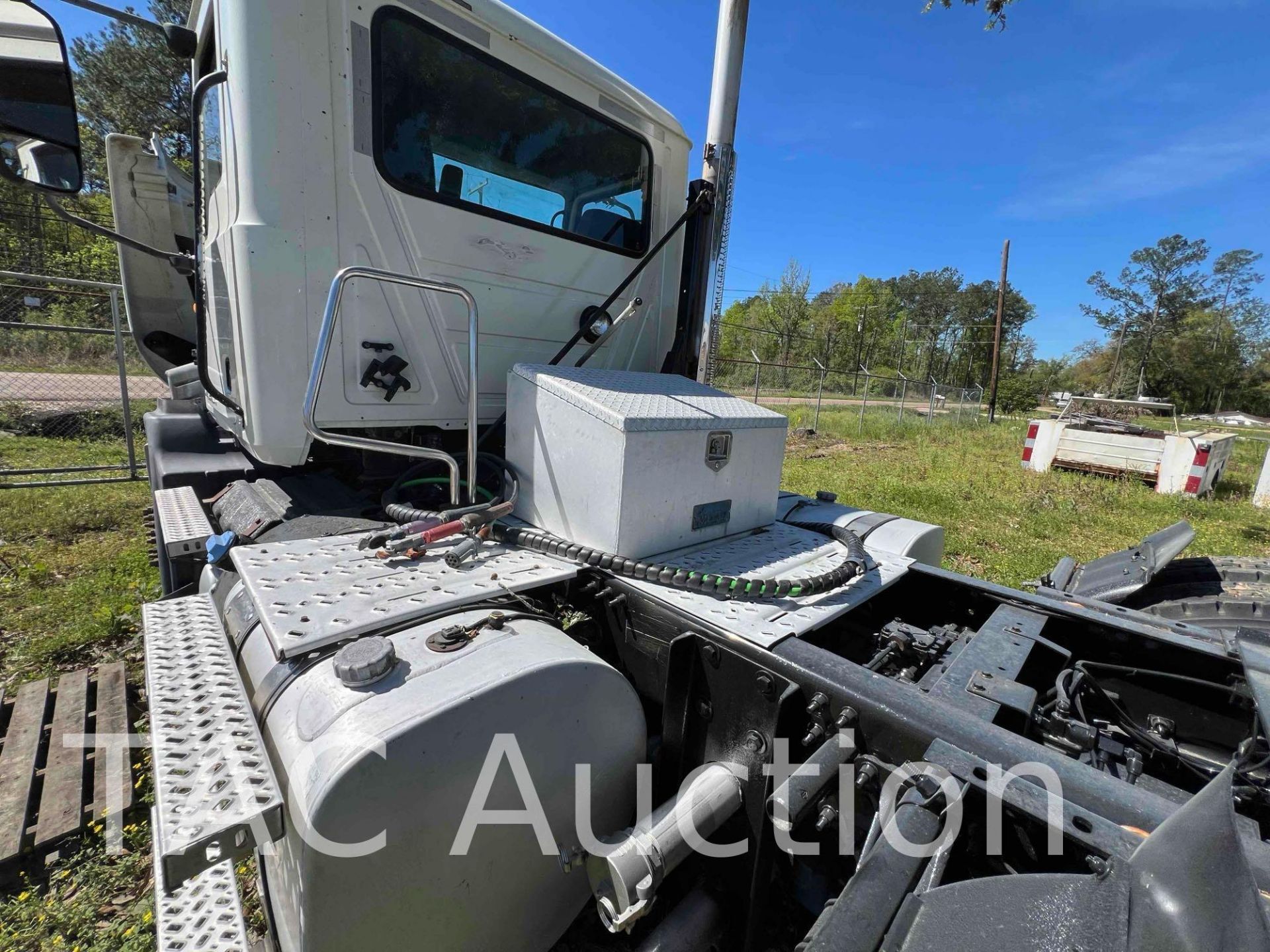 2011 Mack CXU613 Day Cab - Image 37 of 64