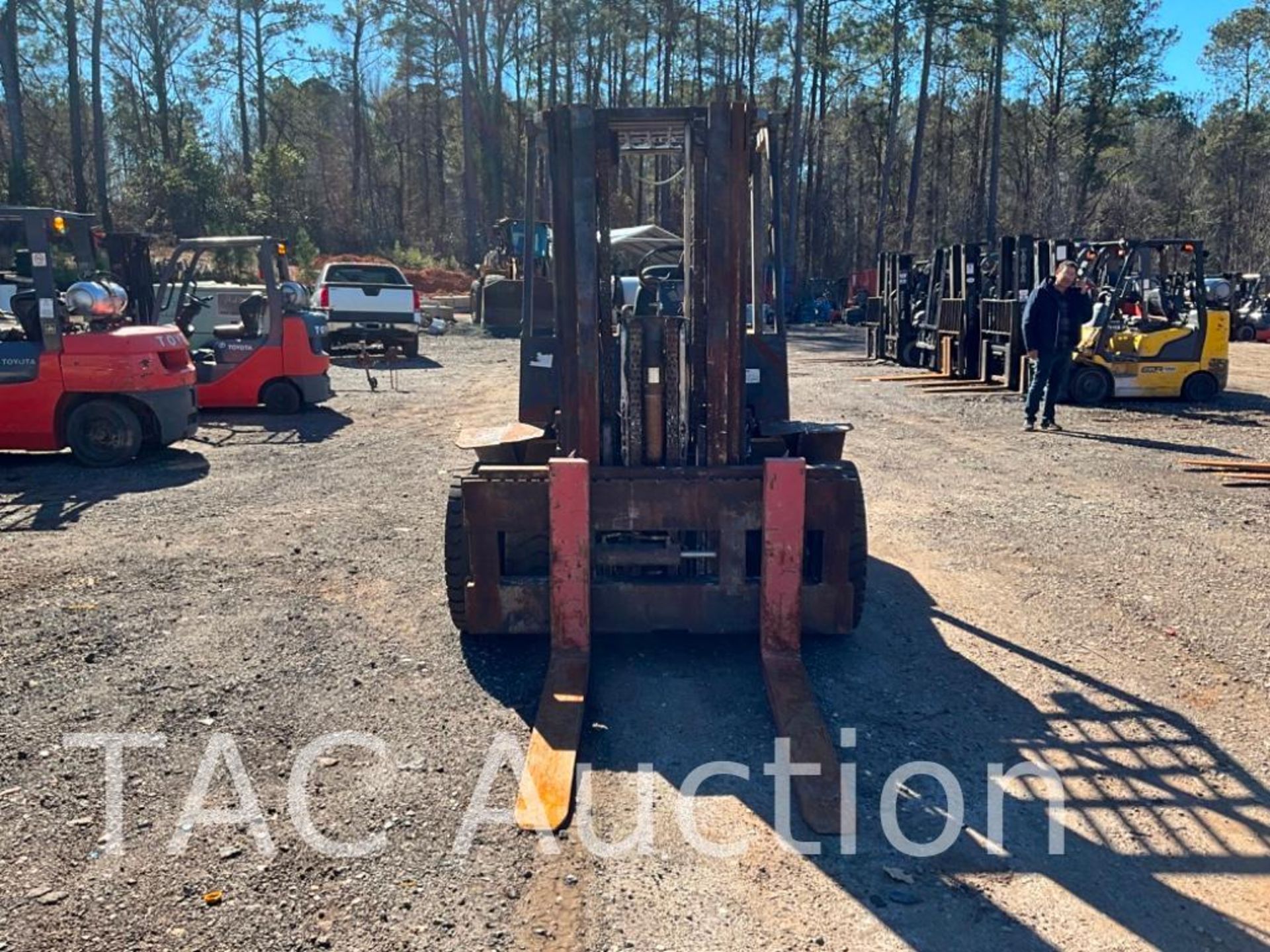 Yale GLP100 10,000lb Forklift - Image 8 of 28