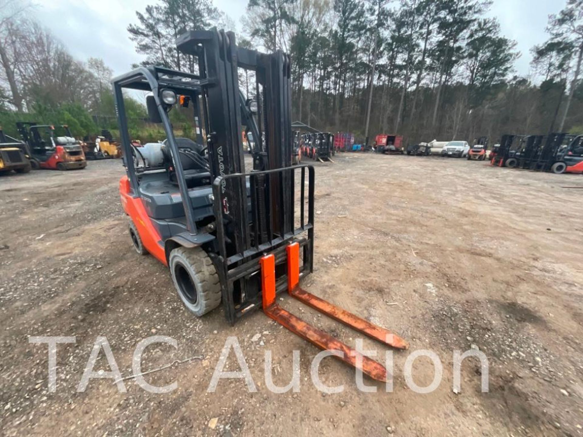 2016 Toyota 8FGU25 5000lb Forklift - Image 5 of 26