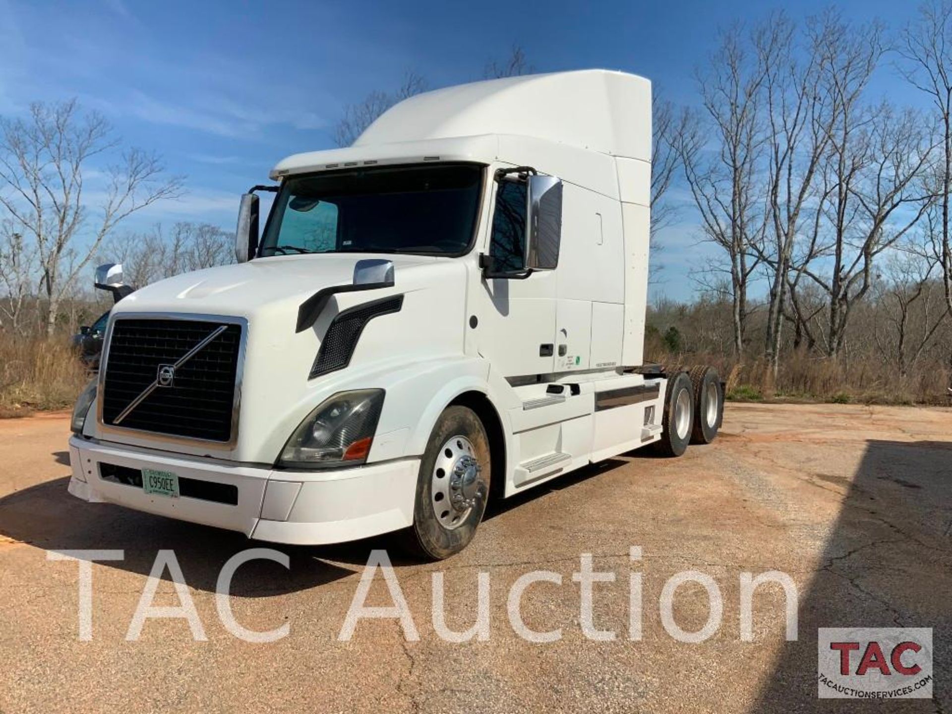 2014 Volvo VNL Sleeper Truck