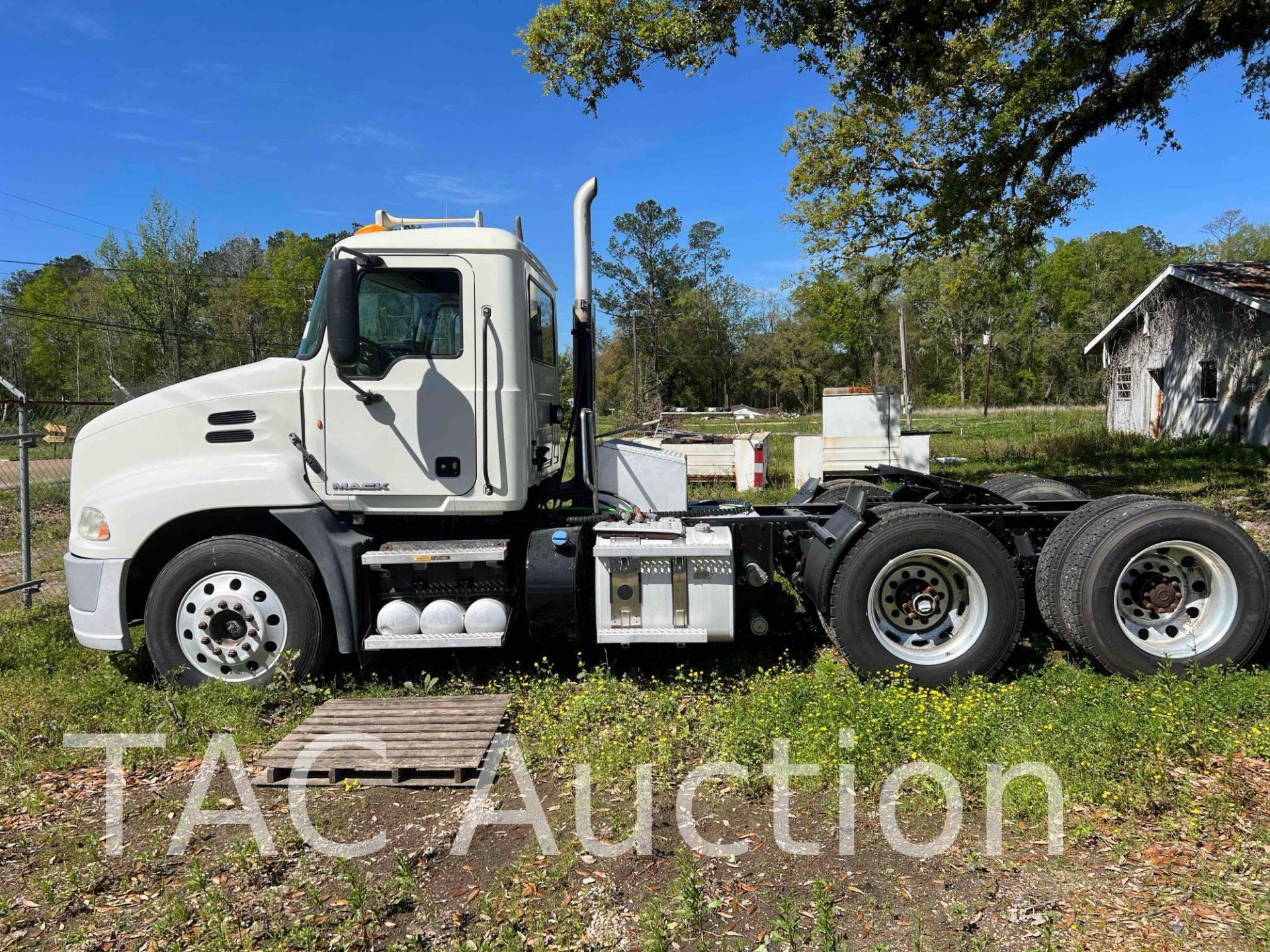 2011 Mack CXU613 Day Cab - Image 3 of 64