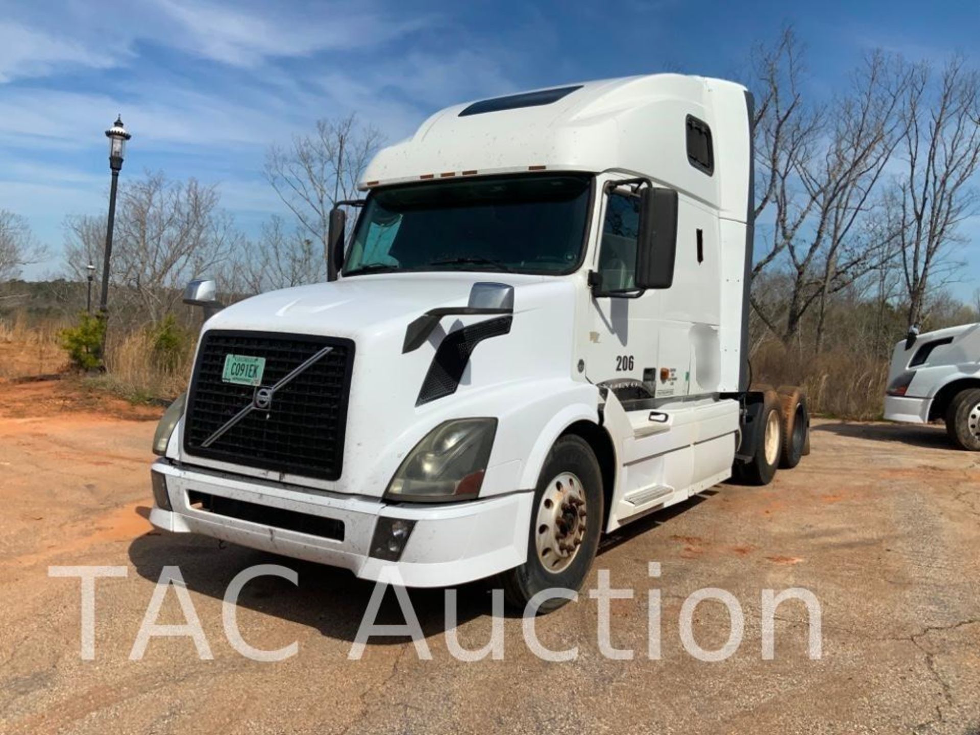 2007 Volvo VNL Sleeper Truck