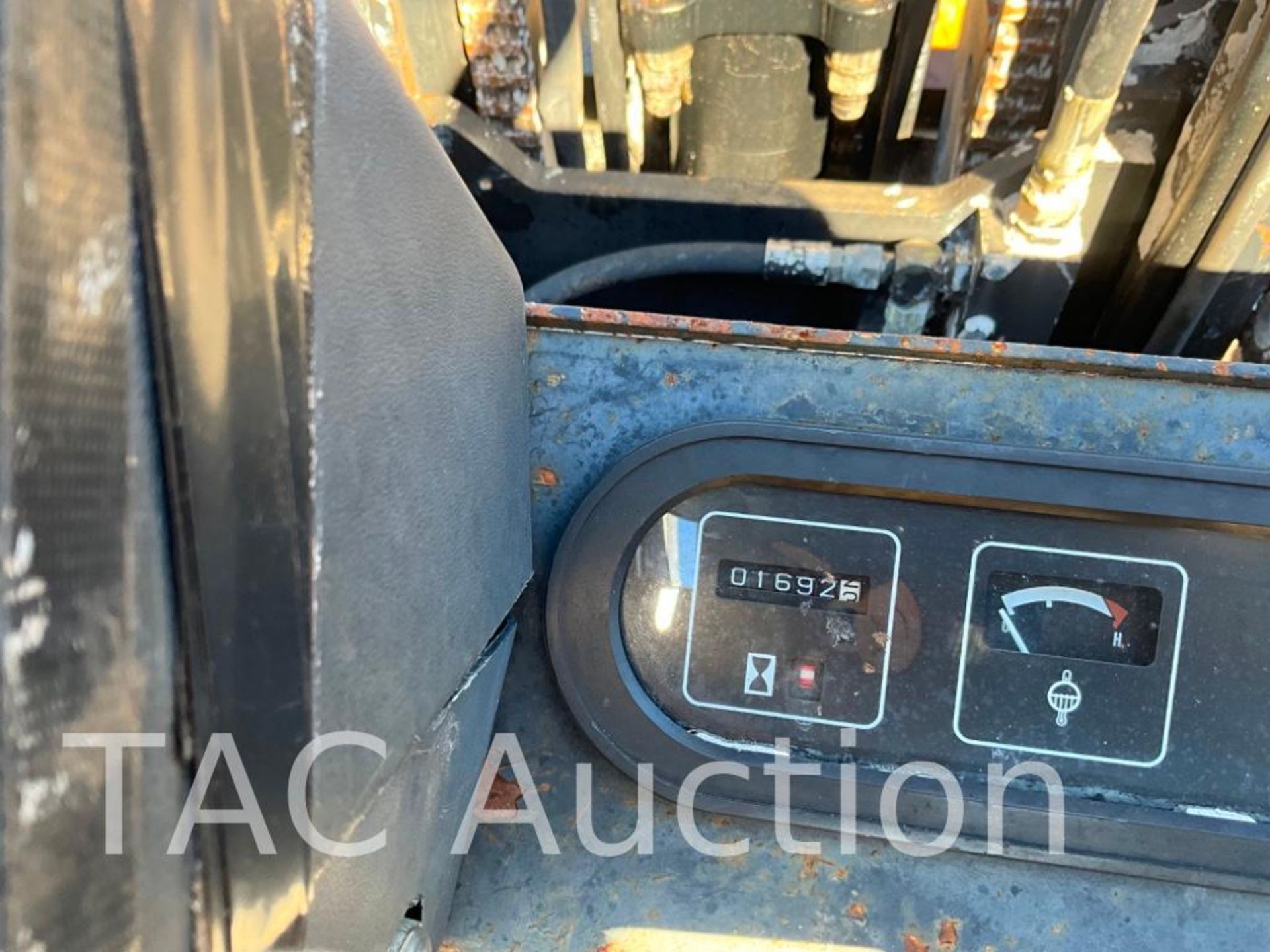 Yale GLP100 10,000lb Forklift - Image 14 of 28