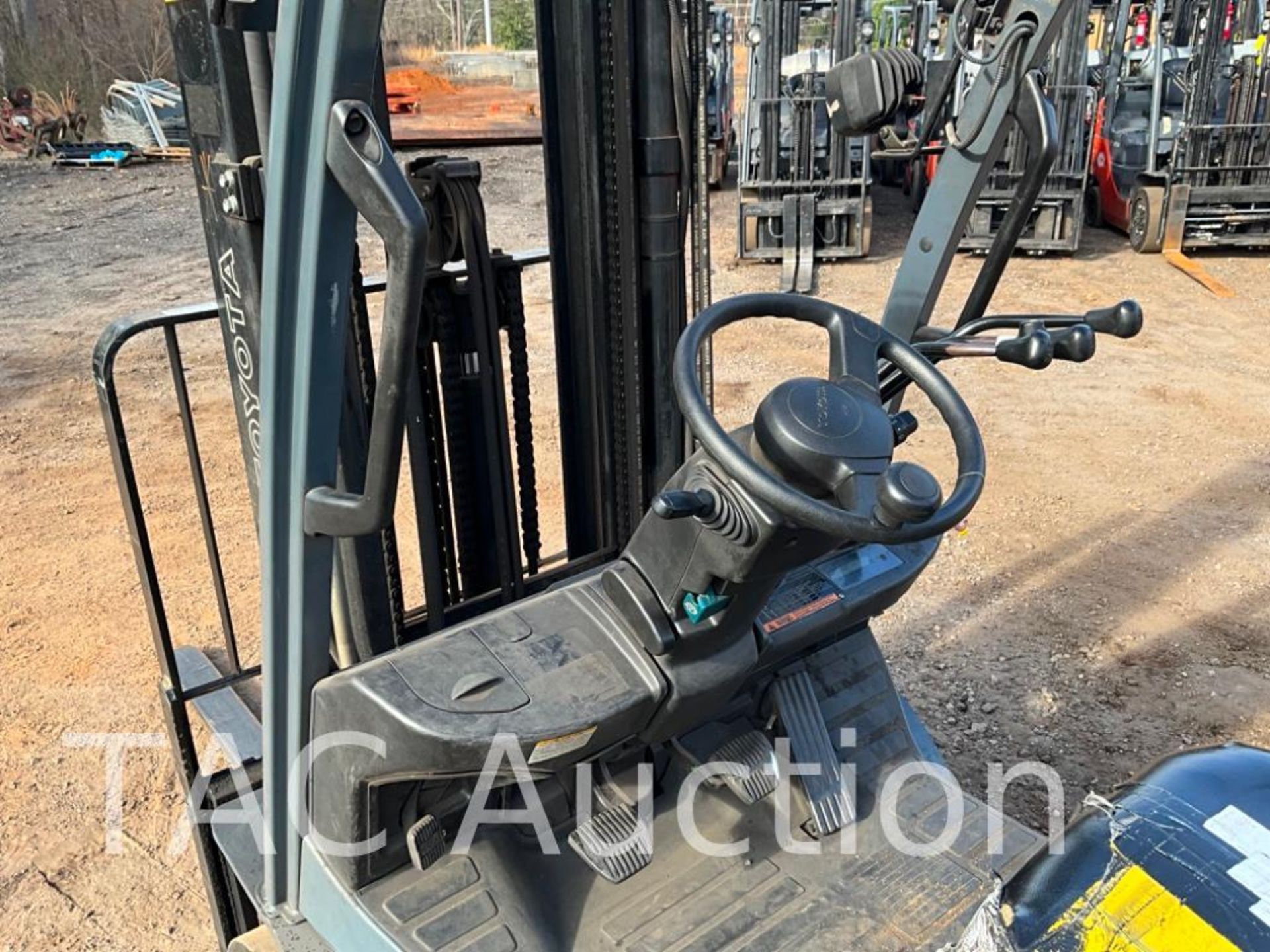 2017 Toyota 8FGCU25 5000lb Forklift - Image 14 of 33