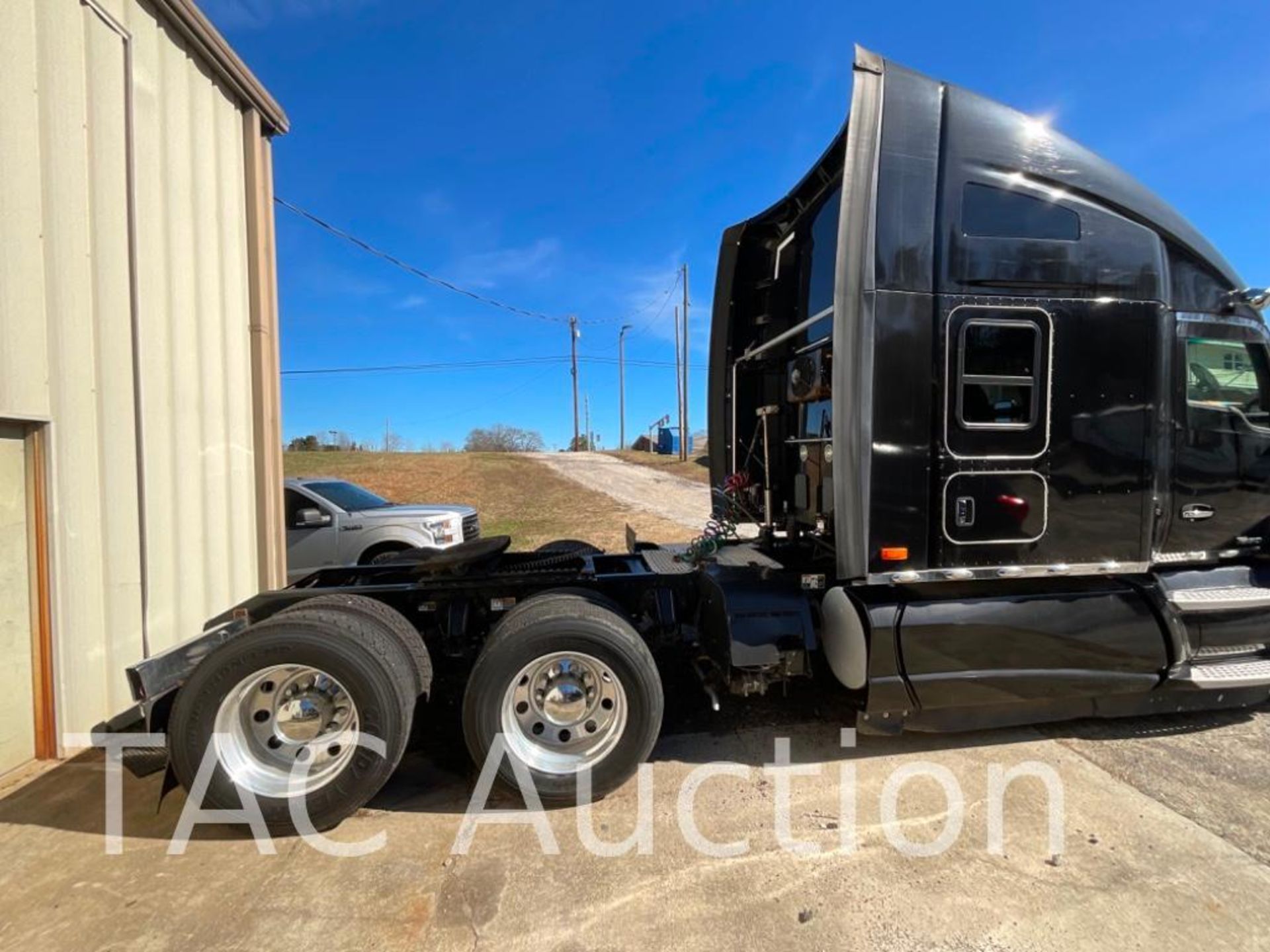 2016 Kenworth T680 Sleeper Truck - Image 7 of 81