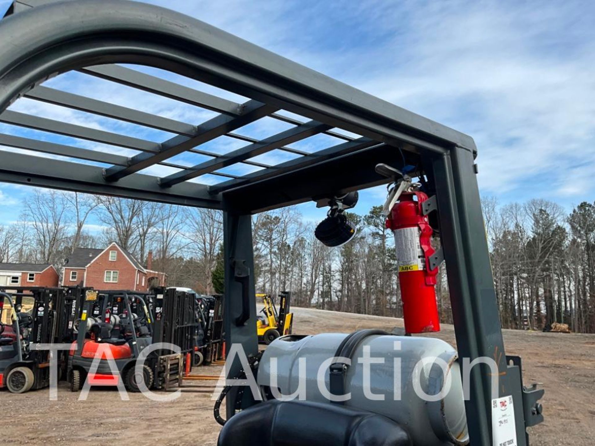 2011 Toyota 8FGCU25 5000lb Forklift - Image 10 of 33