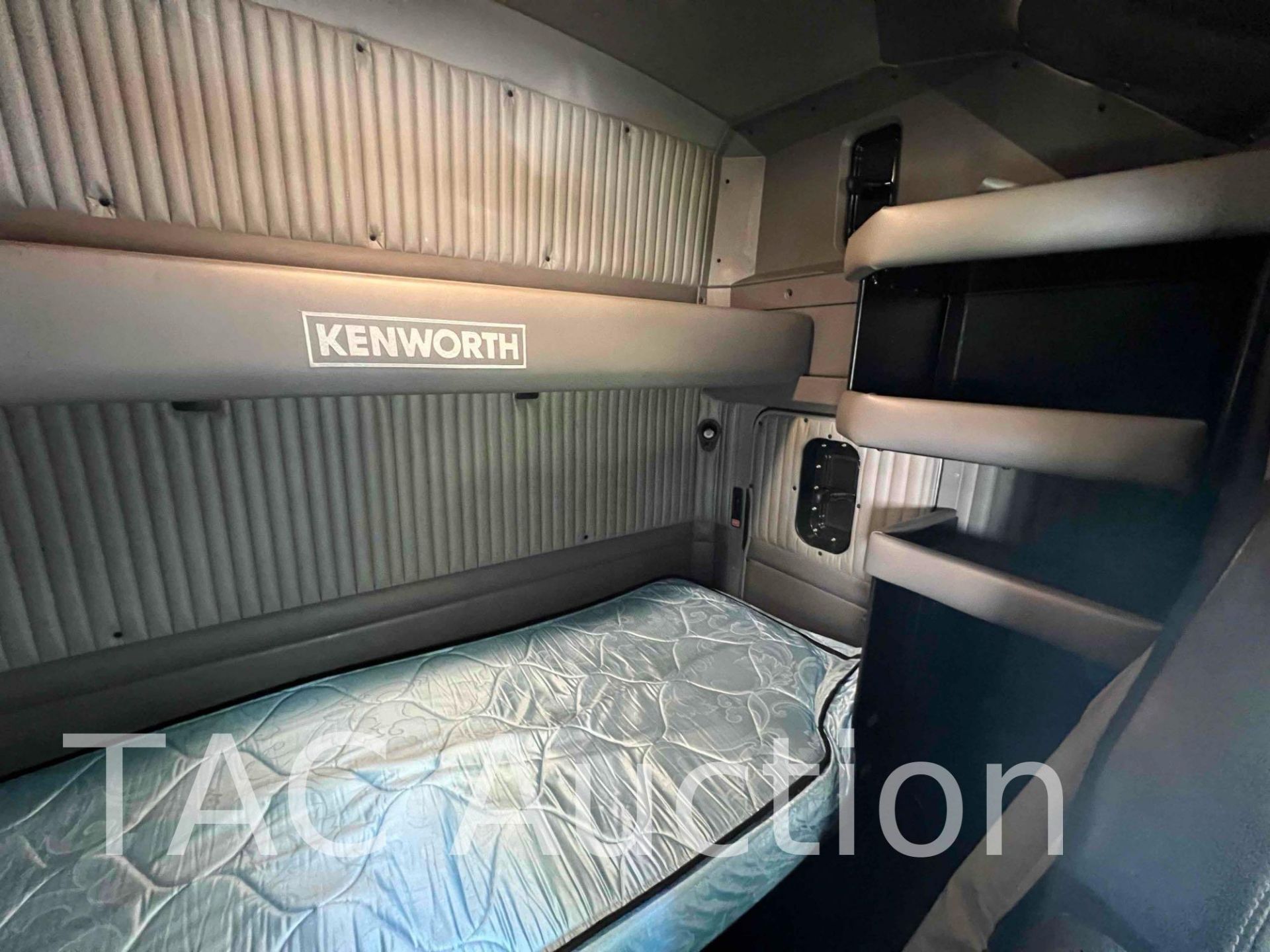 2015 Kenworth T680 Sleeper Truck - Image 33 of 70
