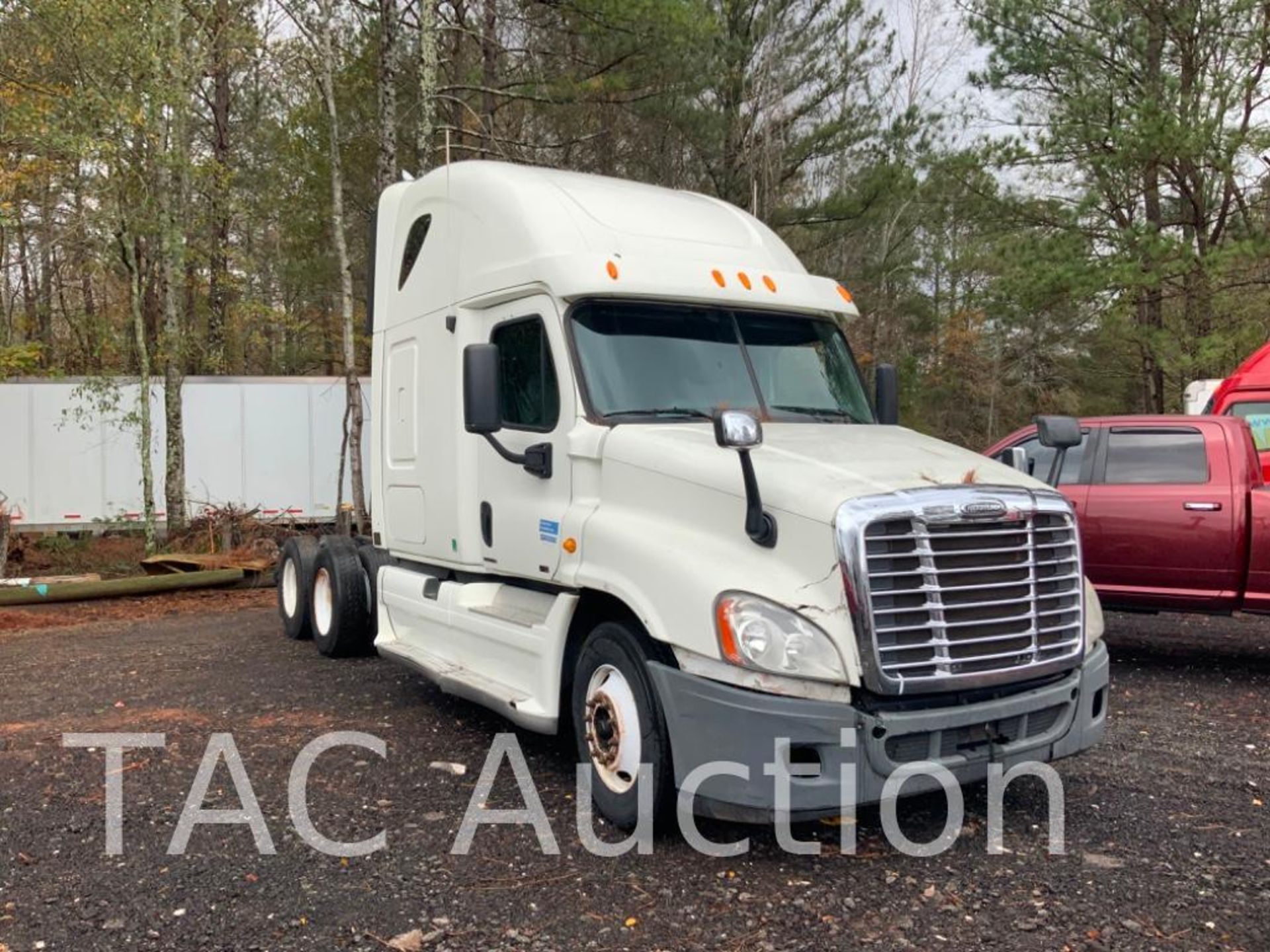 2011 Freightliner Cascadia Sleeper Truck - Image 3 of 56