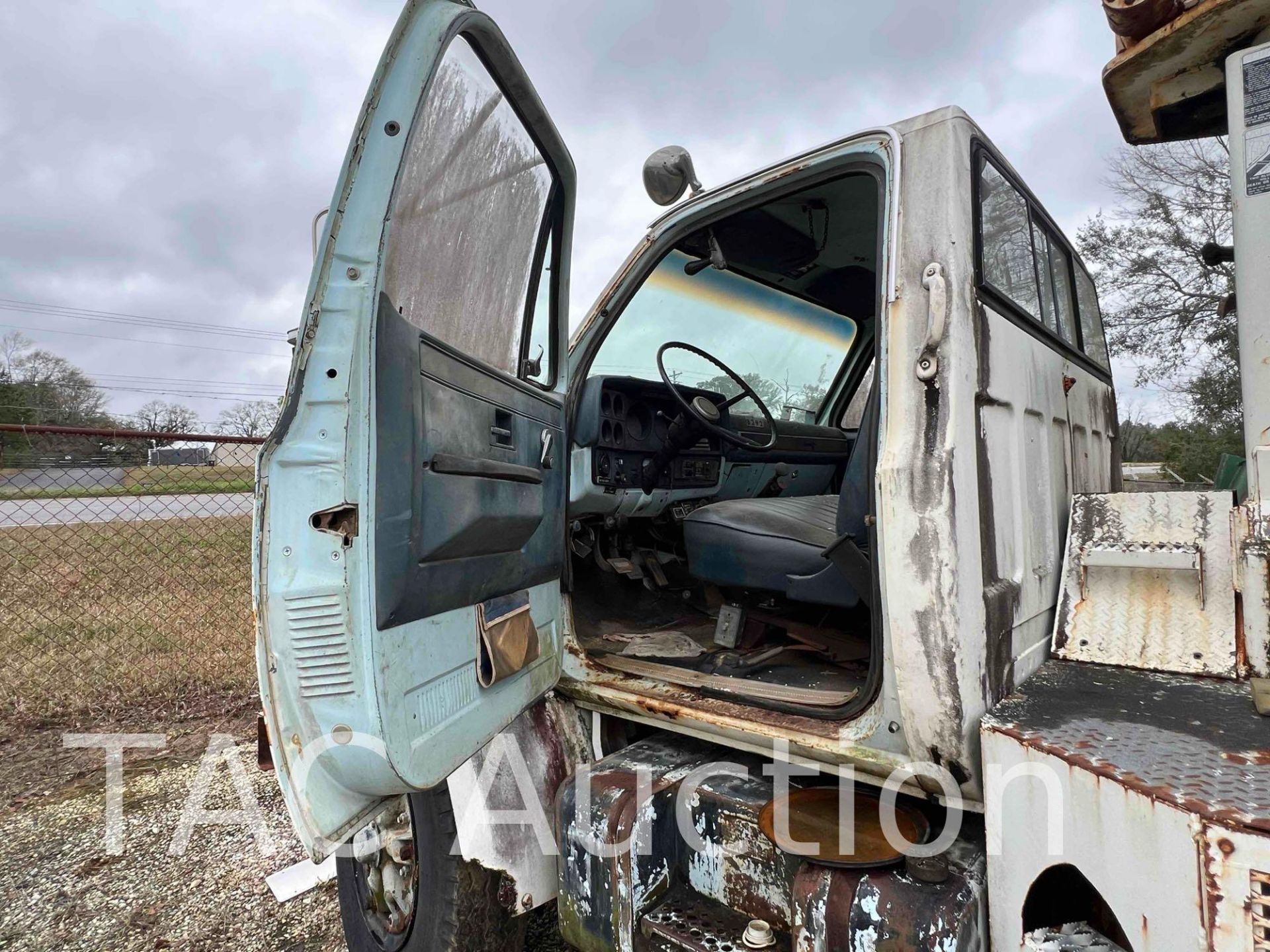 1984 Chevrolet Kodiak C7 Boom Truck - Image 8 of 33