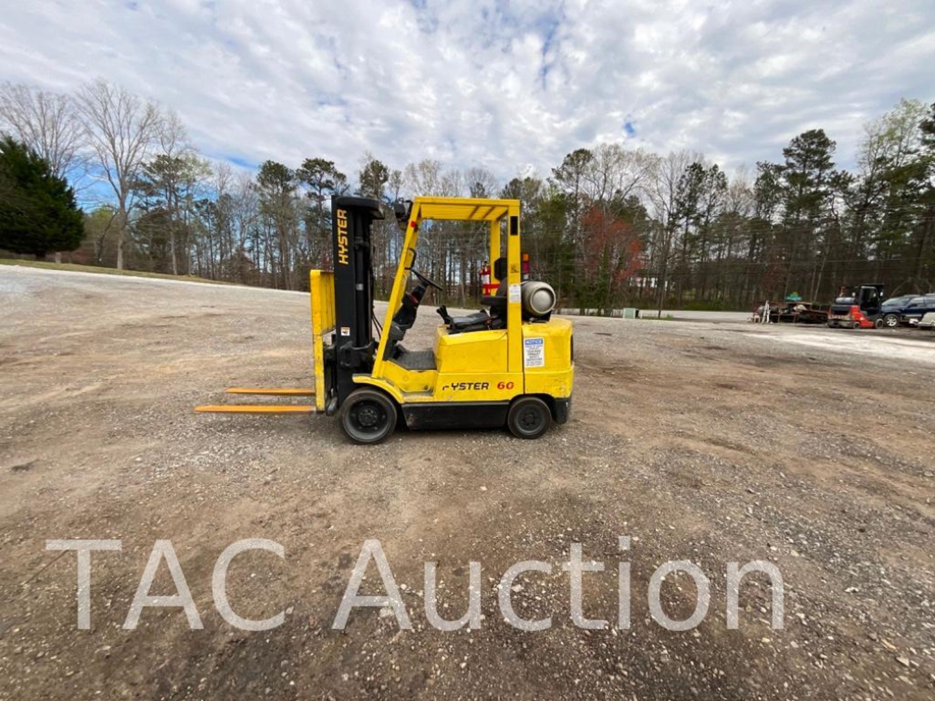 Hyster S60XM LP 6000lb Forklift - Image 2 of 25