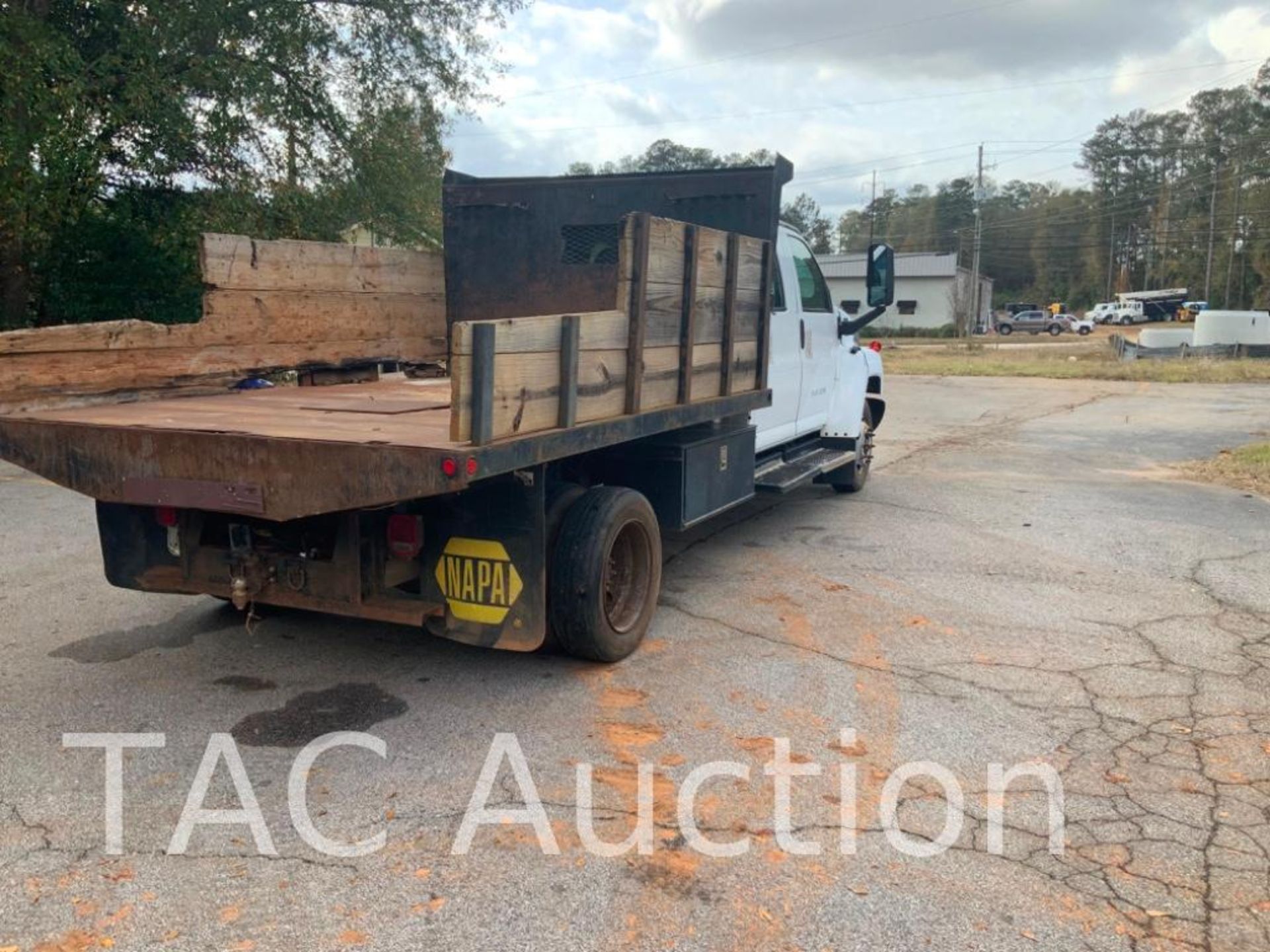 2004 Chevrolet C4500 Crew Cab Flatbed Dump Truck - Image 5 of 43