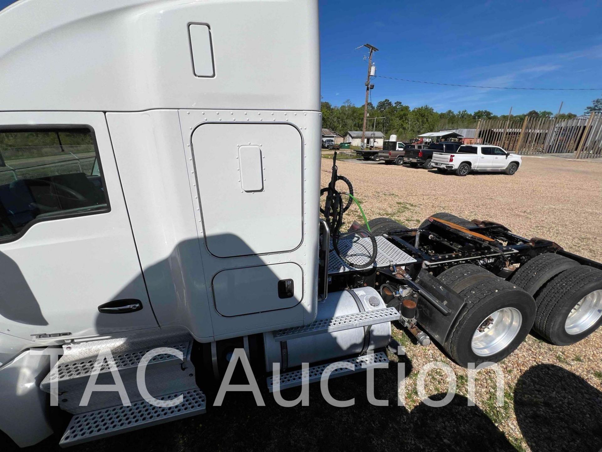 2015 Kenworth T680 Sleeper Truck - Image 4 of 66