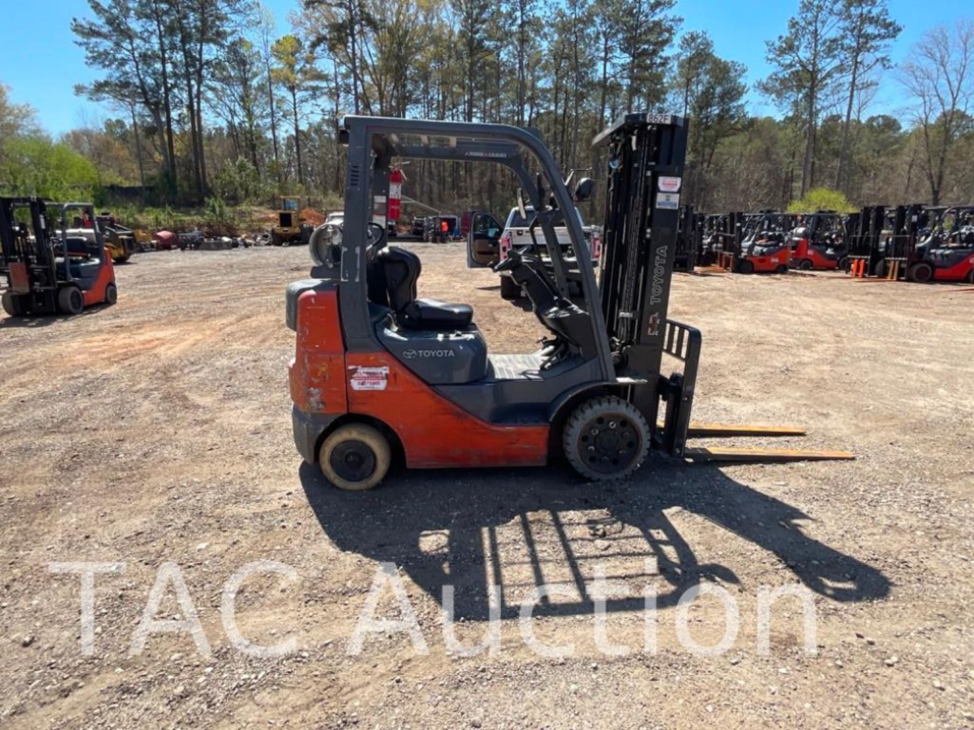 2017 Toyota 8FGCU25 LP 5000lb Forklift - Image 6 of 23