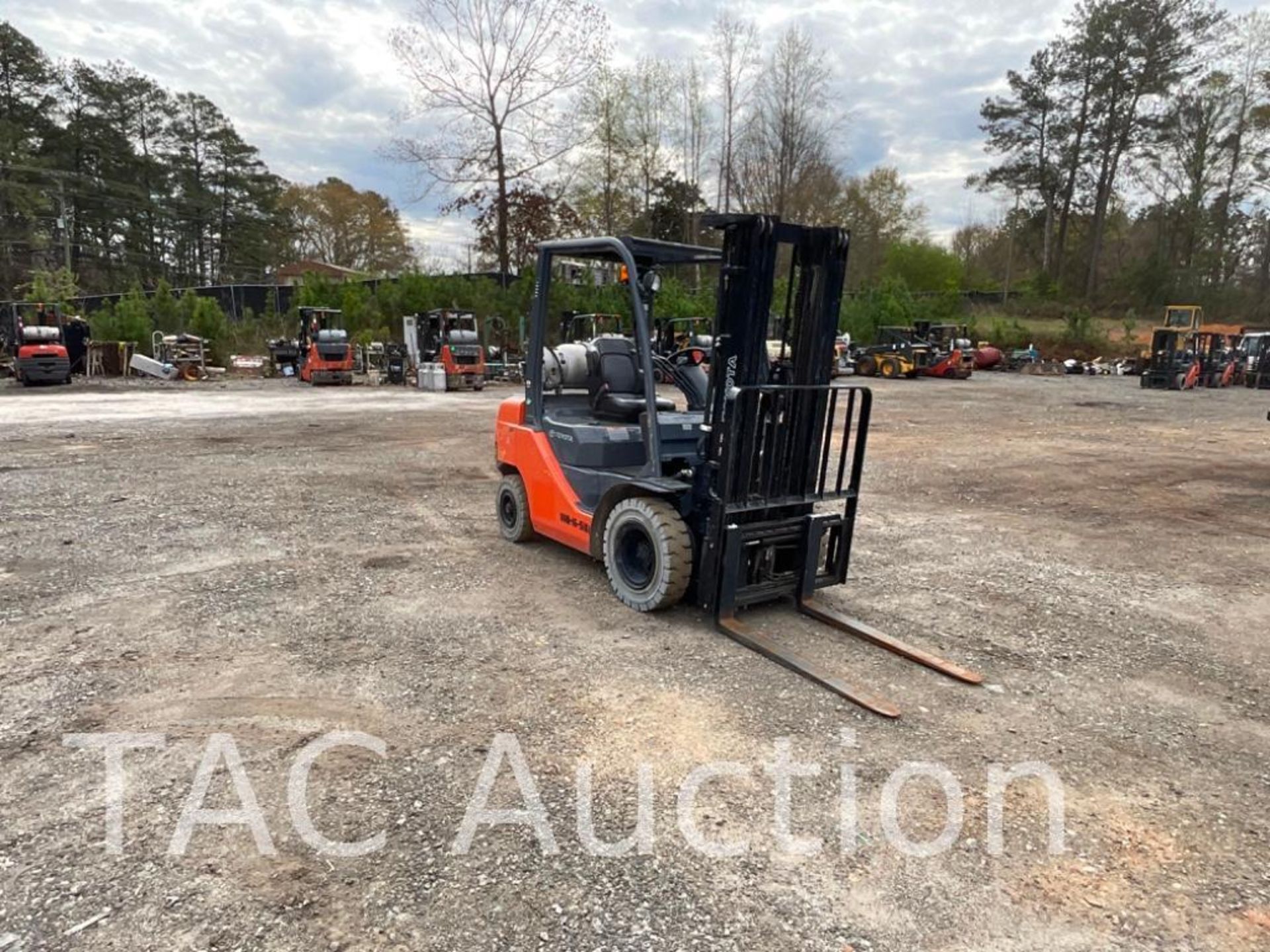 2017 Toyota 8FGU25 5000lb Forklift - Image 7 of 18