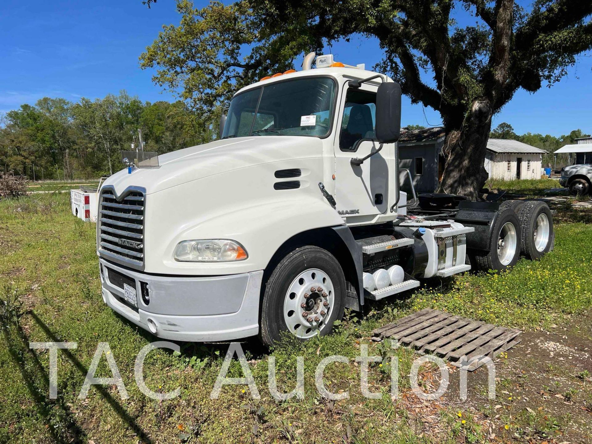 2011 Mack CXU613 Day Cab - Image 2 of 64