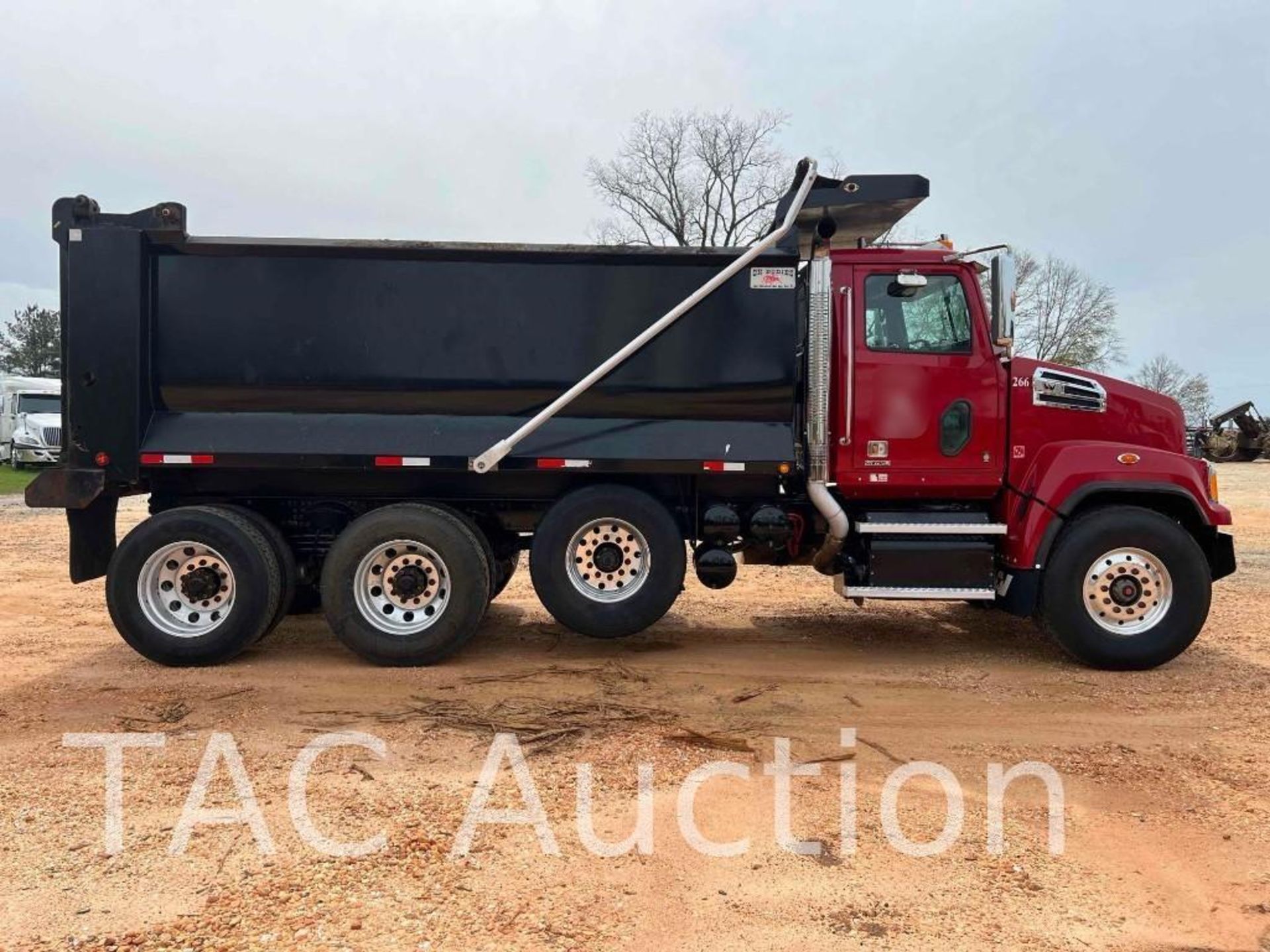 2022 Western Star 4700 SF Tri-Axle Dump Truck - Image 5 of 75