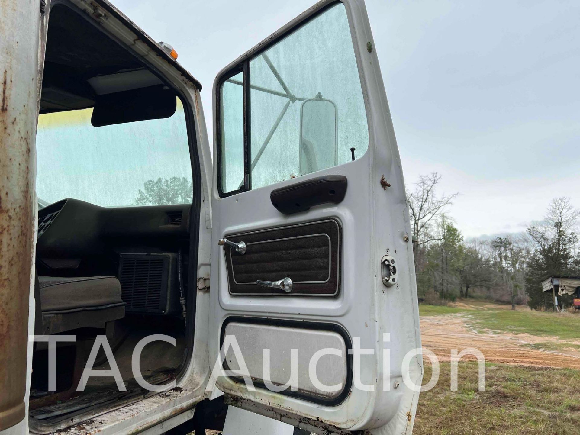 1979 Ford 9000 Day Cab - Image 30 of 59