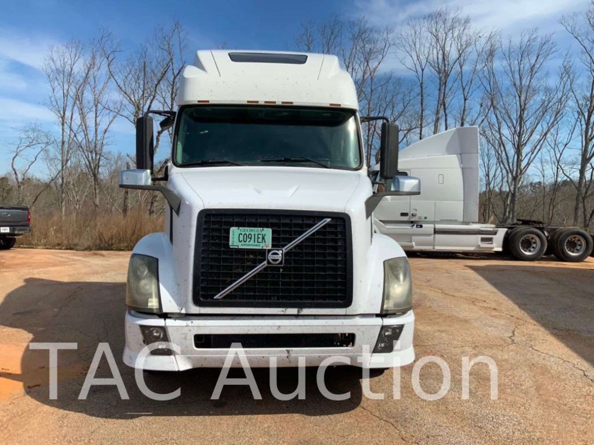 2007 Volvo VNL Sleeper Truck - Image 8 of 60