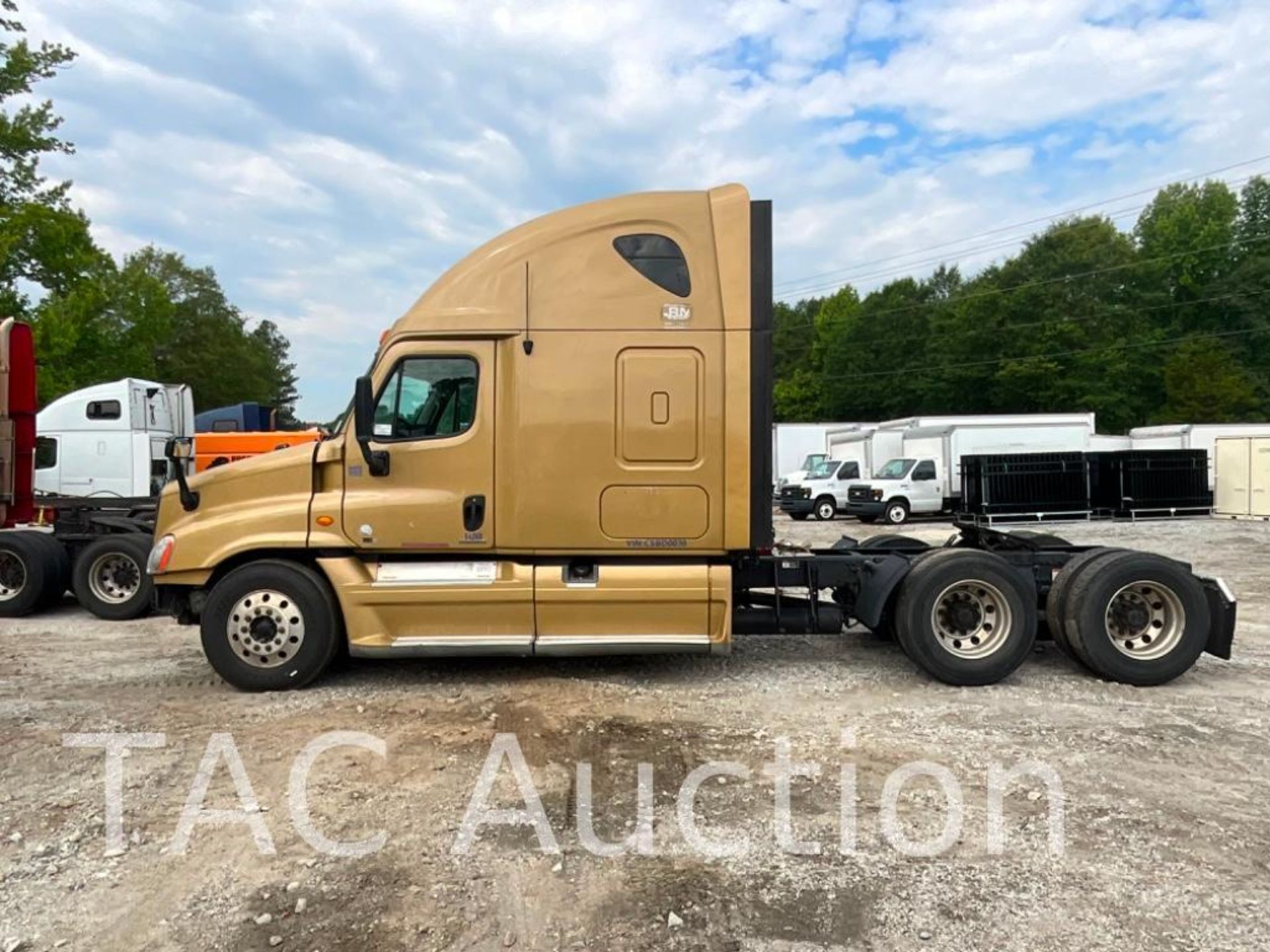 2012 Freightliner Cascadia Sleeper Truck - Image 2 of 72