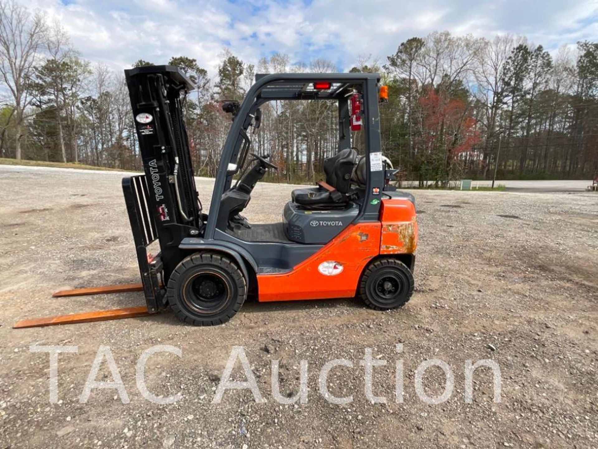 2018 Toyota 8FGU20 LP 4000lb Forklift - Image 2 of 22