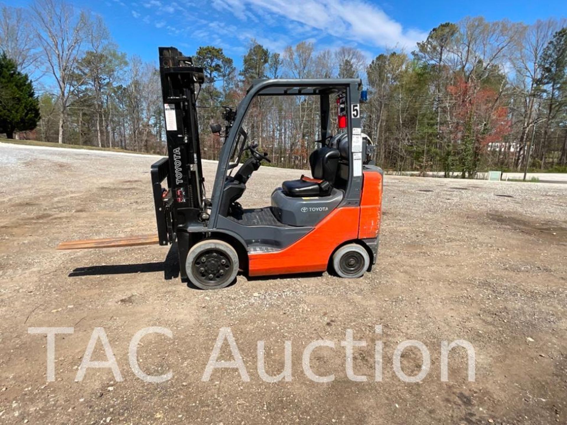 2017 Toyota 8FGCU25 LP 5000lb Forklift - Image 2 of 24