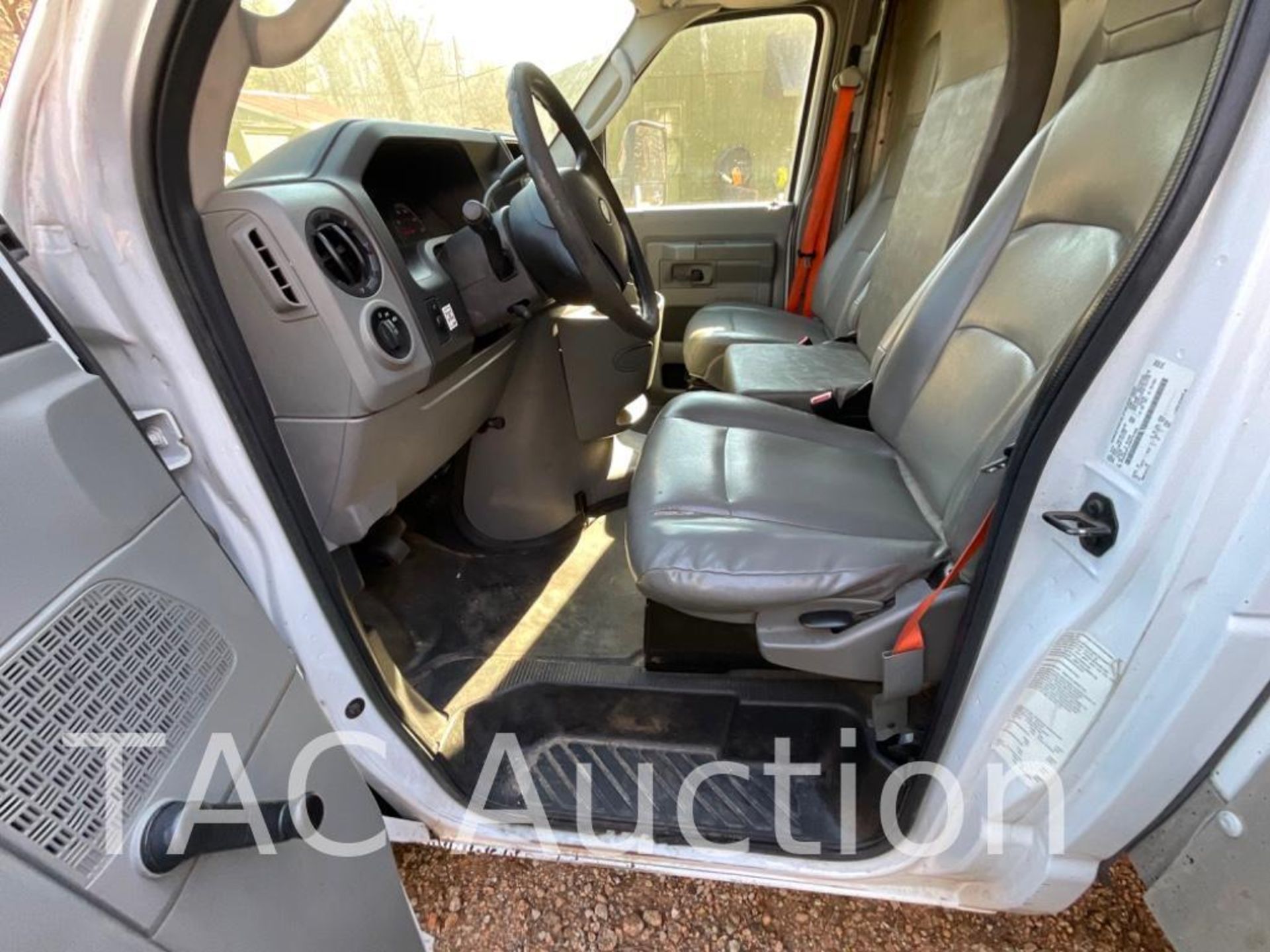 2016 Ford E350 16ft Box Truck - Image 9 of 38