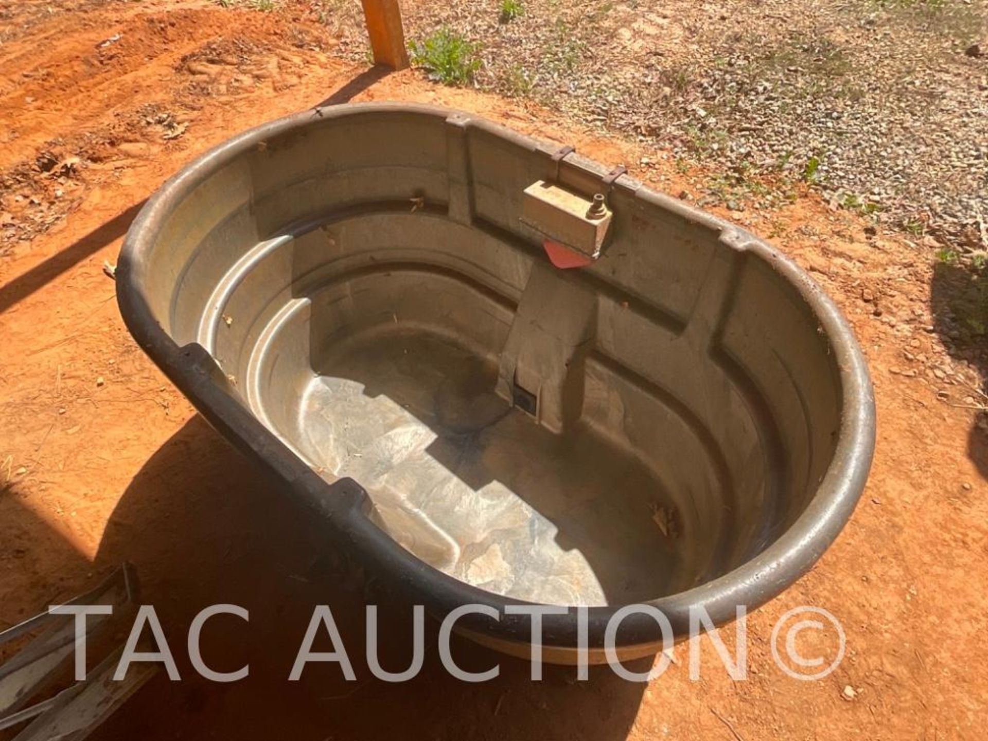 Rubbermaid Water Trough - Image 2 of 3